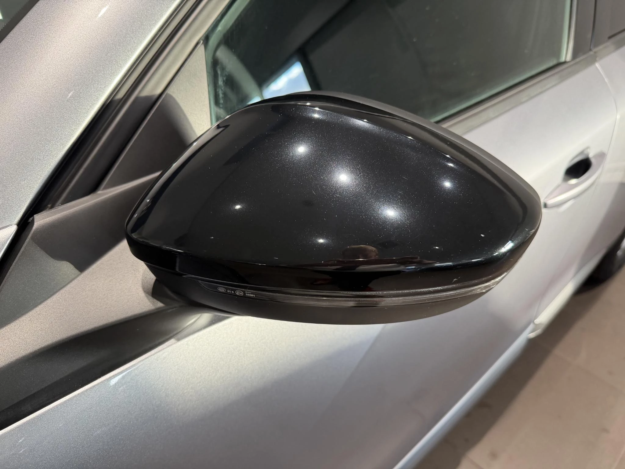 Peugeot-e-2008-image-10