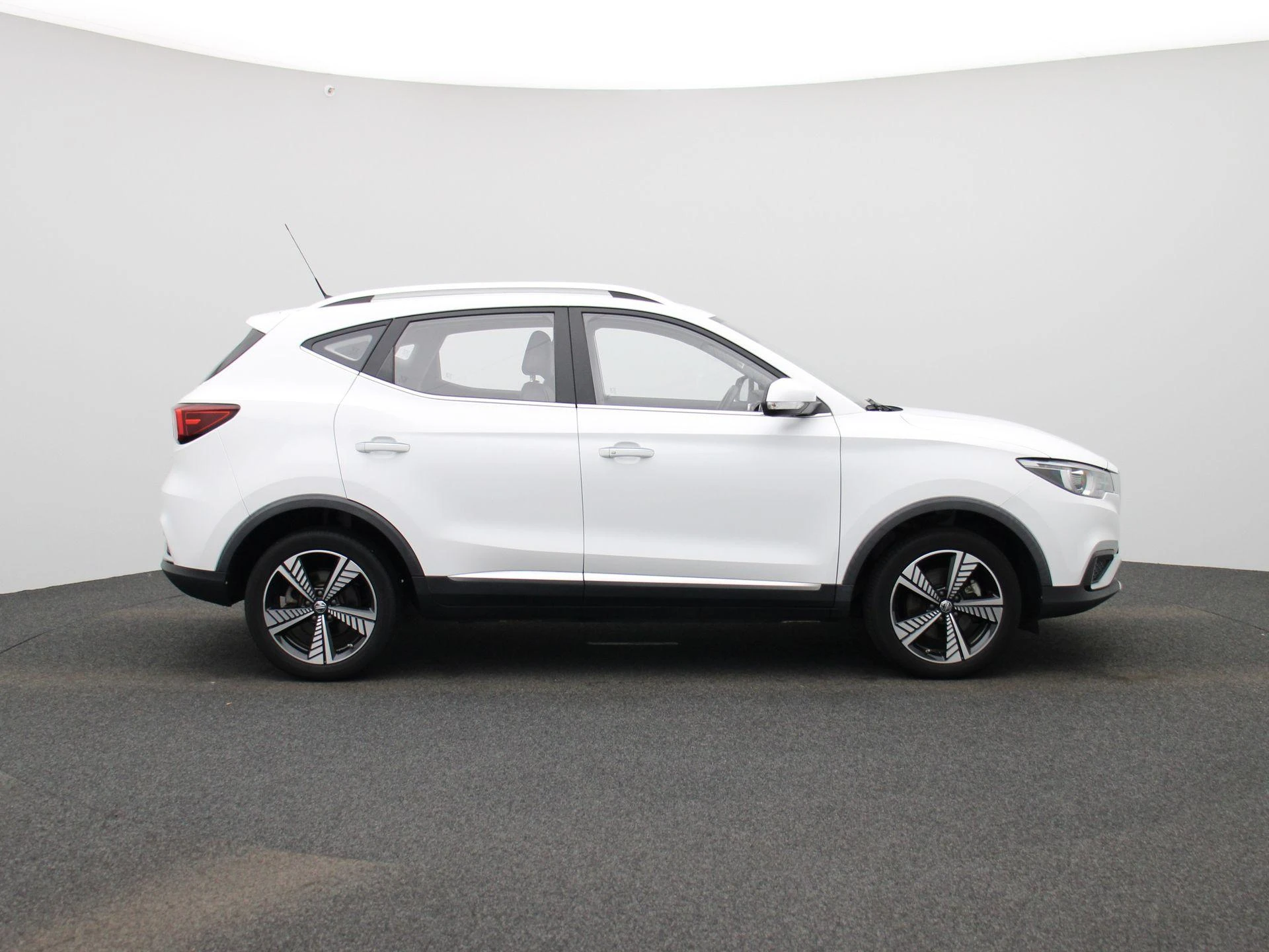 MG-ZS EV-image-5