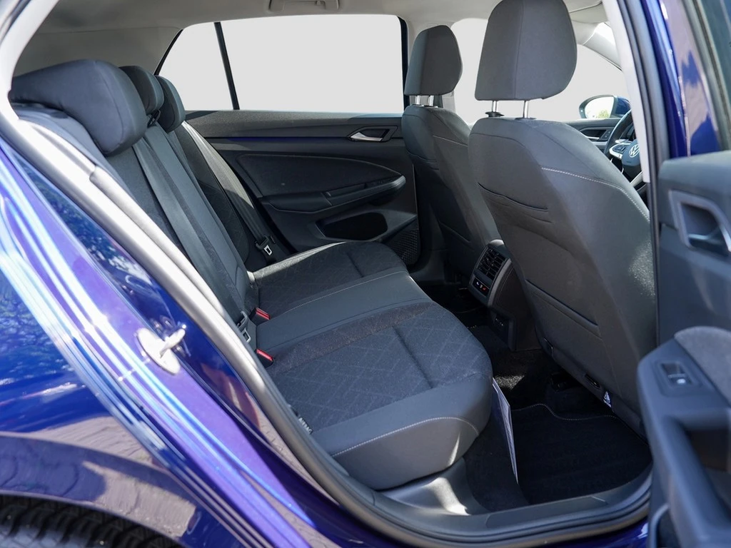 Volkswagen-Golf-image-9