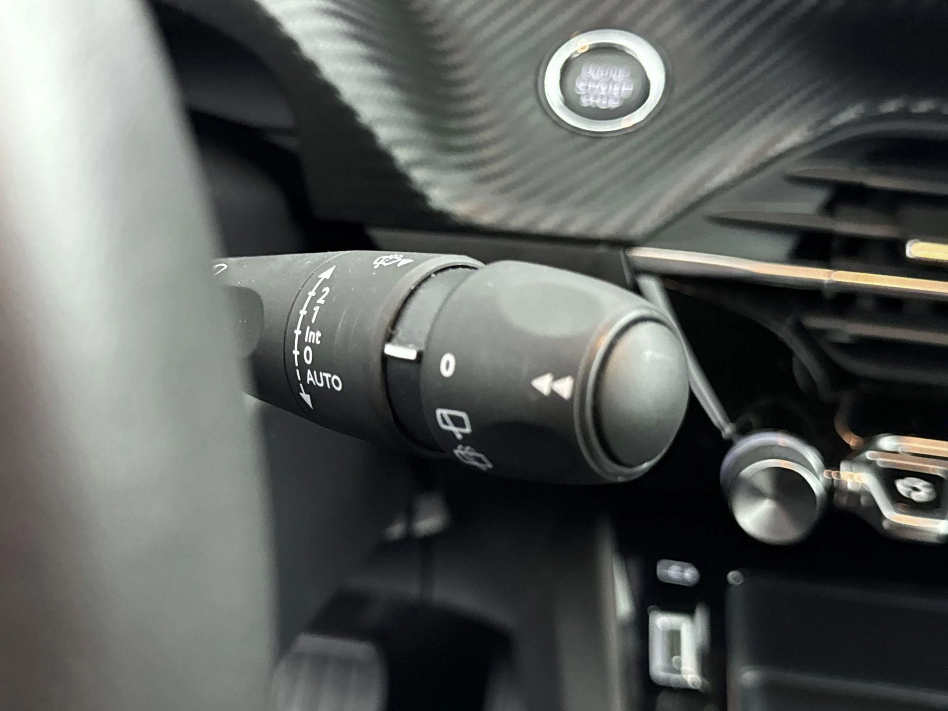 Peugeot-e-2008-image-22