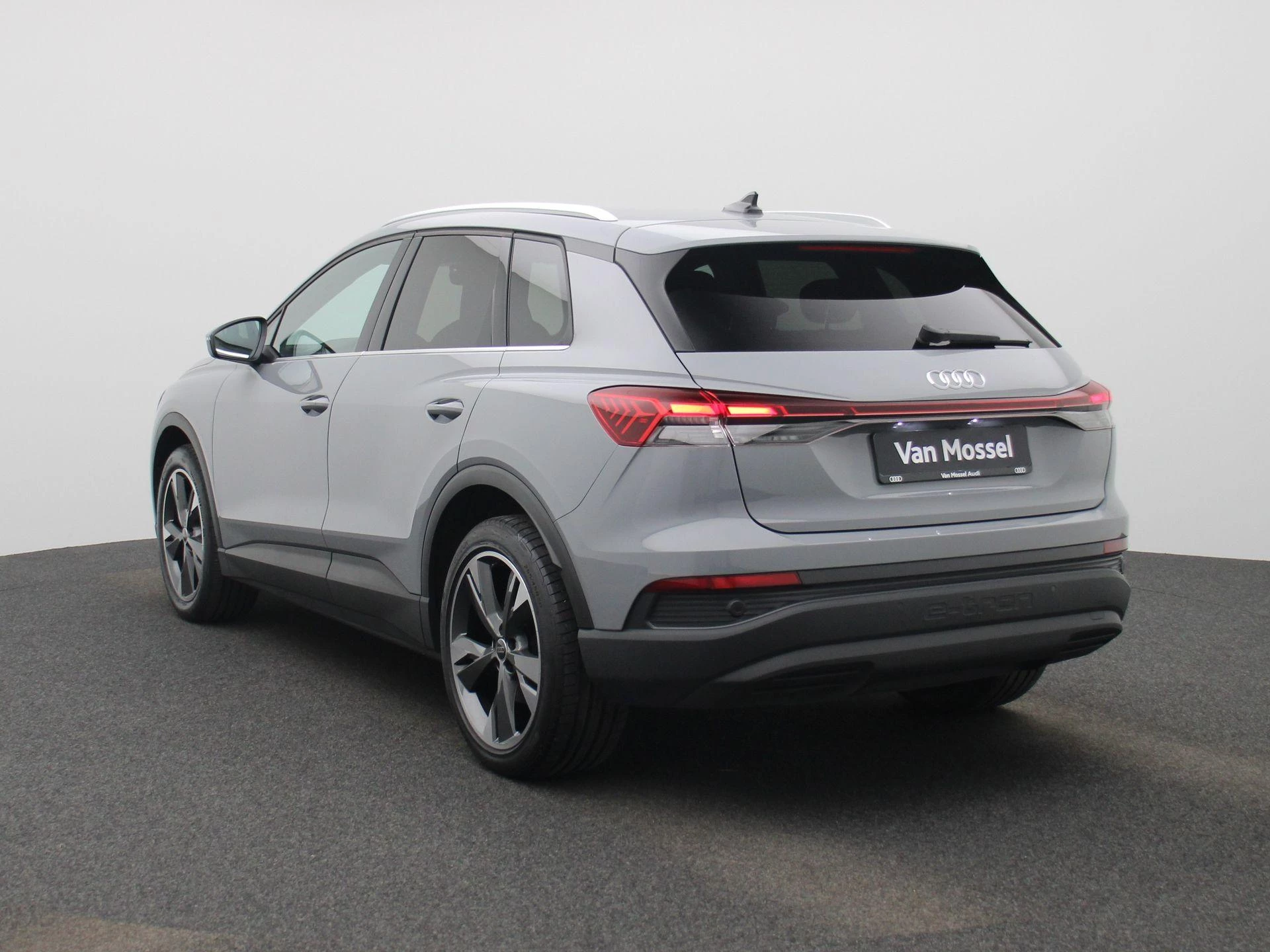 Audi-Q4 e-tron-image-1