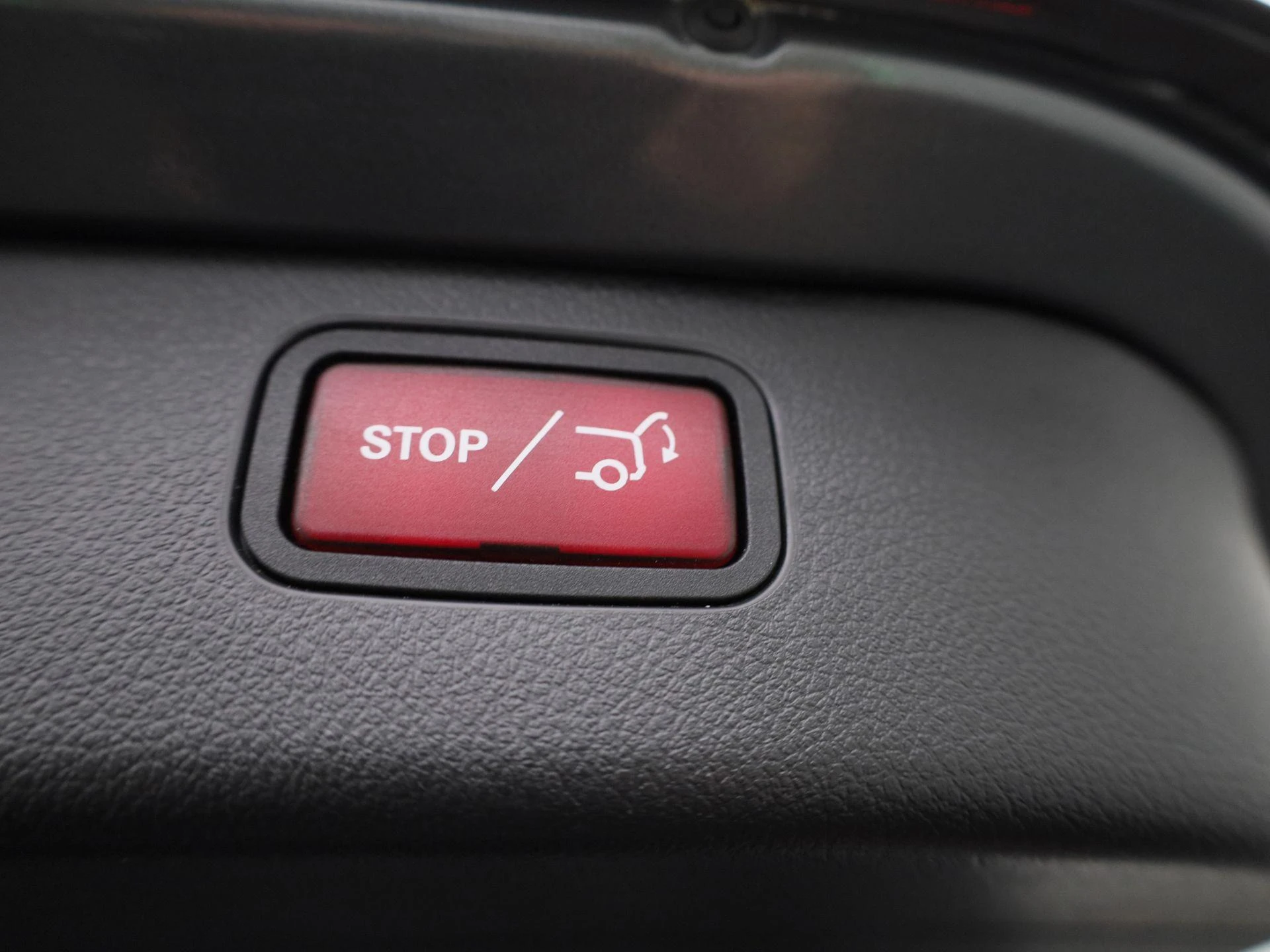 Mercedes-Benz-C-Klasse-image-12