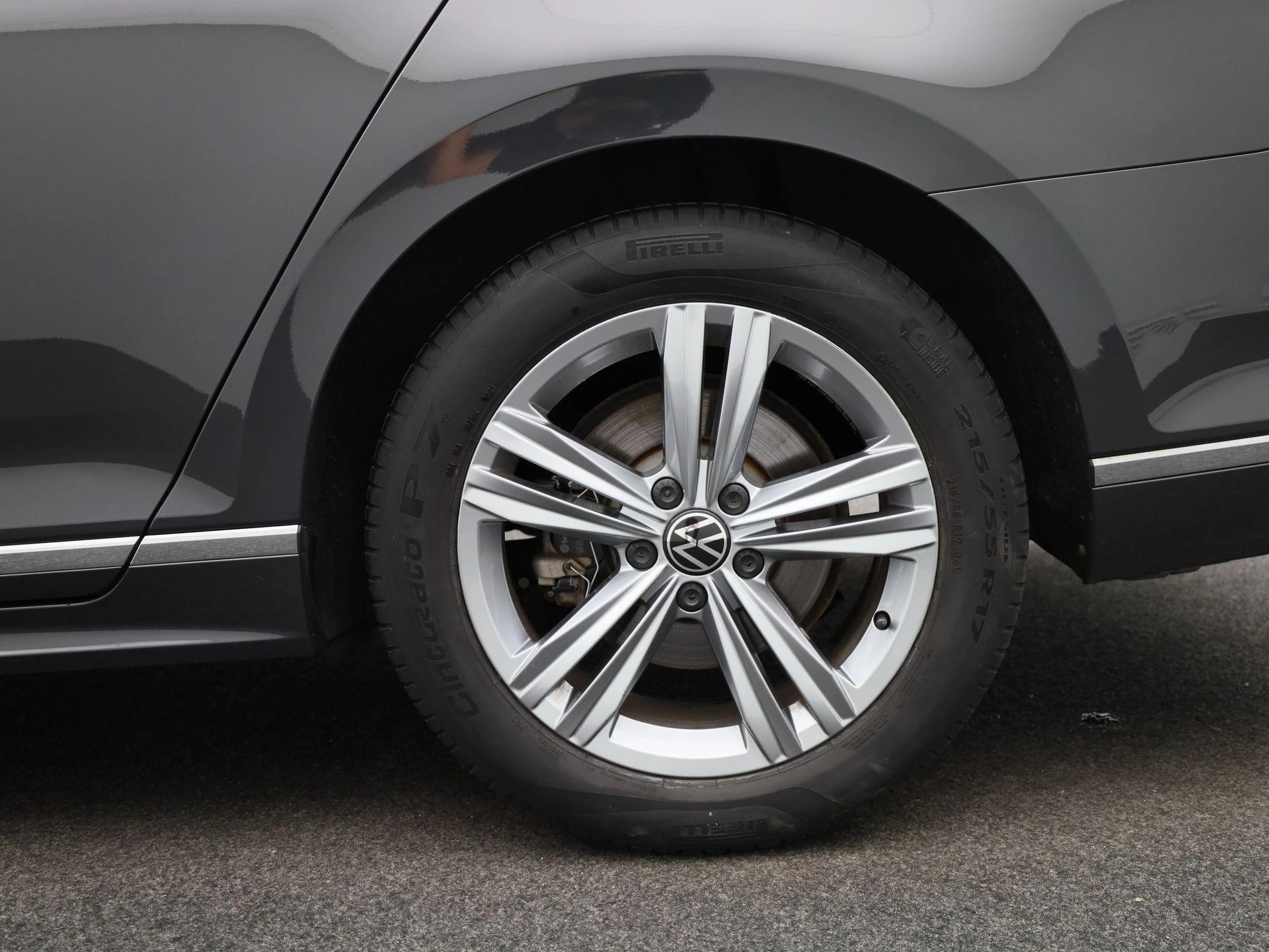 Volkswagen Passat 1.5 TSI R-Line Business +