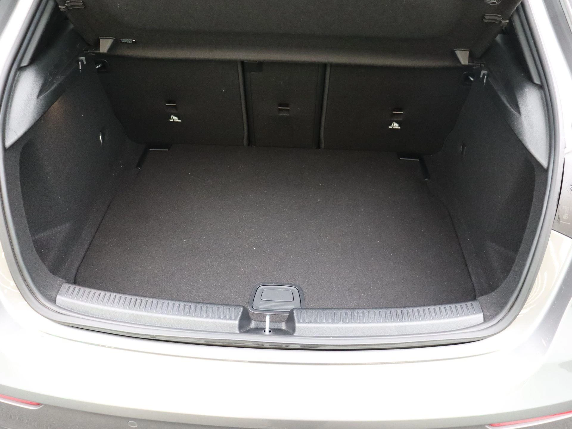 Mercedes-Benz A-Klasse 180 + AMG LINE + LED + CAMERA +