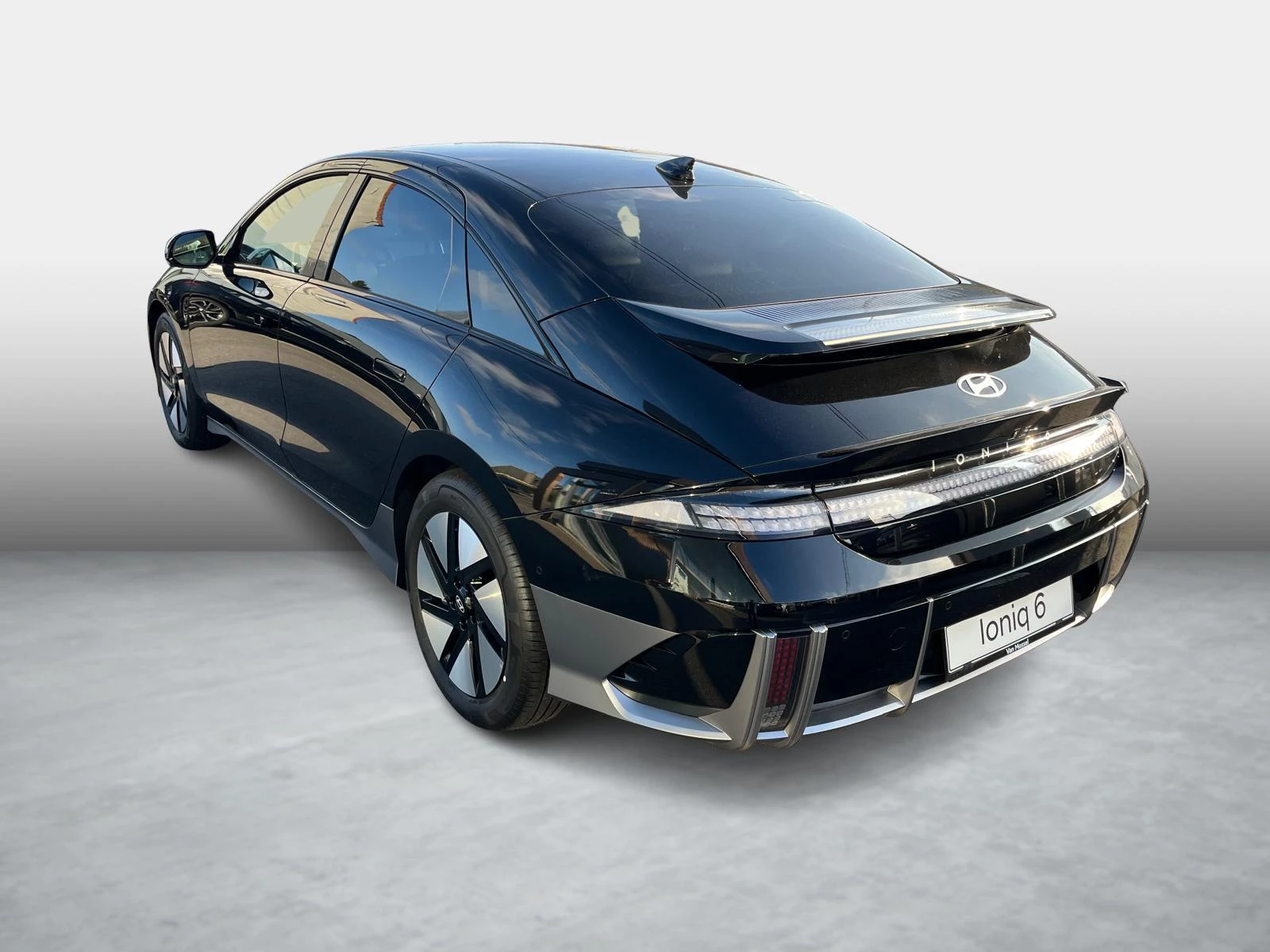 Hyundai-IONIQ 6-image-3