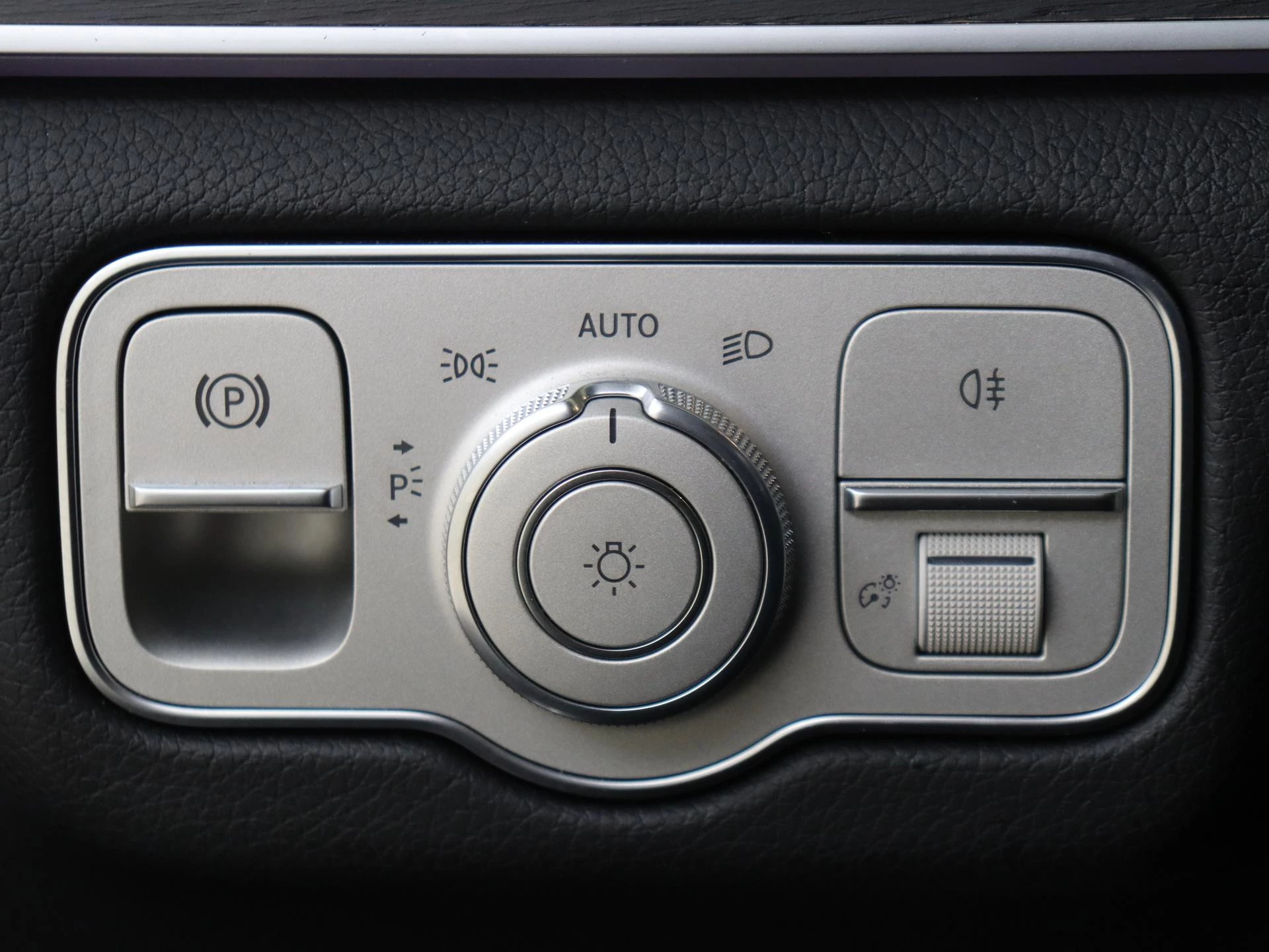 Mercedes-Benz-GLE-image-25