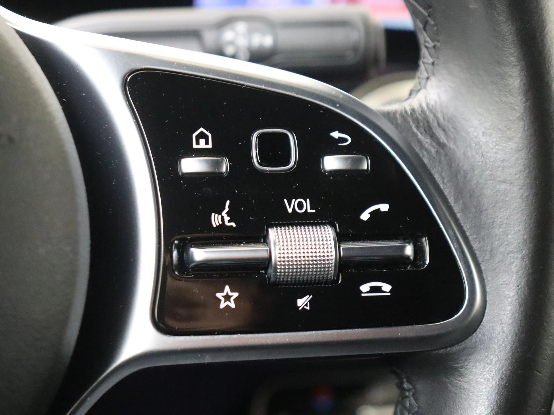 Mercedes-Benz-GLA-image-12