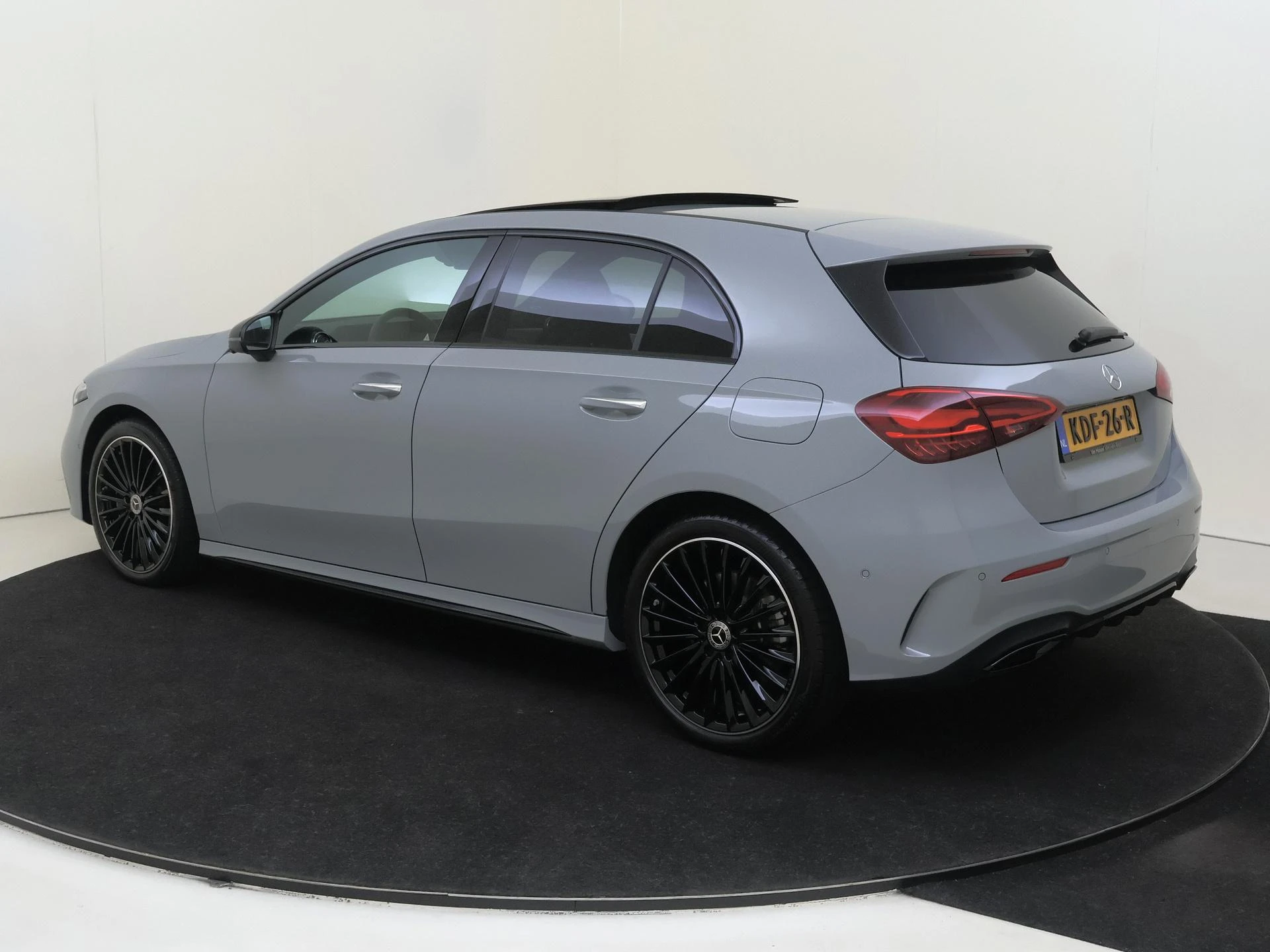 Mercedes-Benz-A-Klasse-image-5
