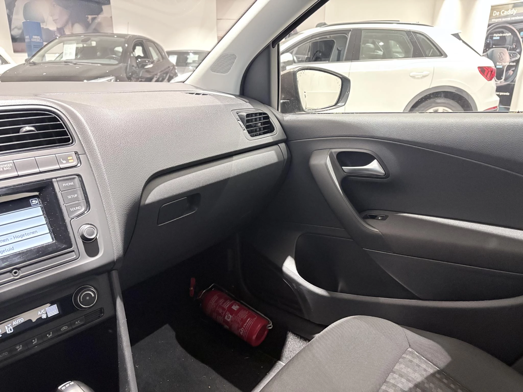 Volkswagen-Polo-image-25