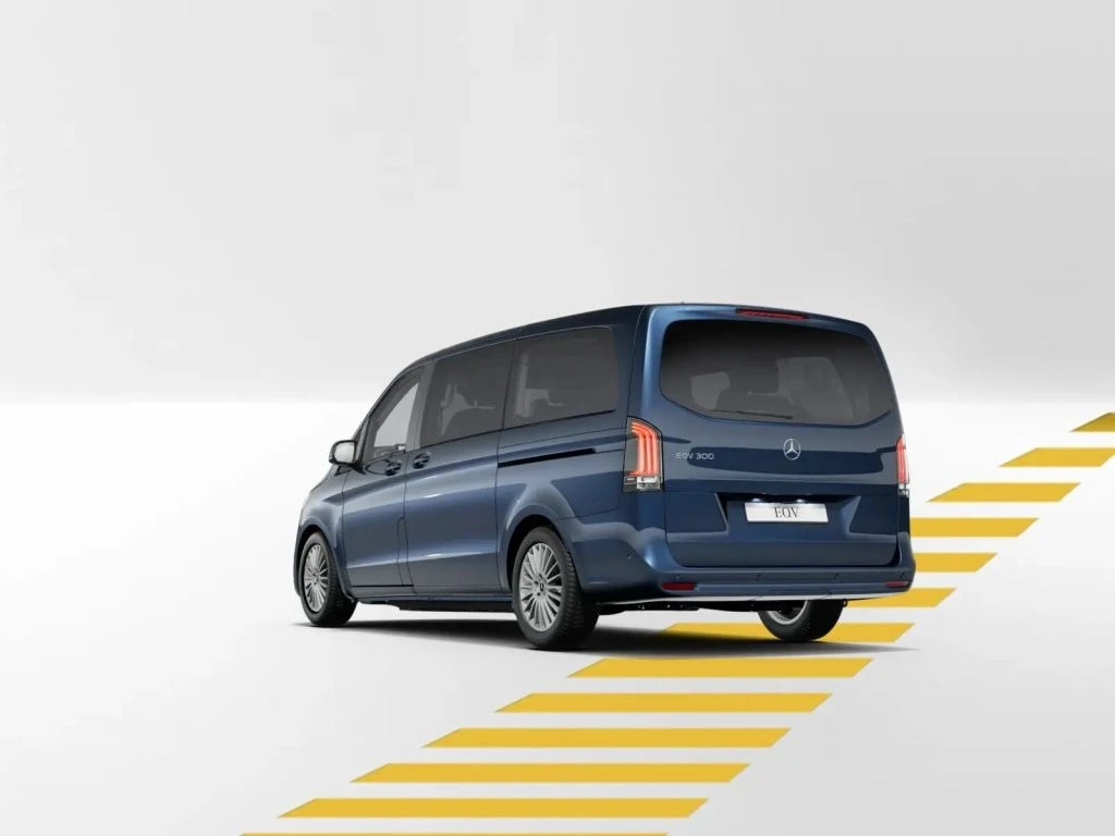 Mercedes-Benz-EQV 300-image-4
