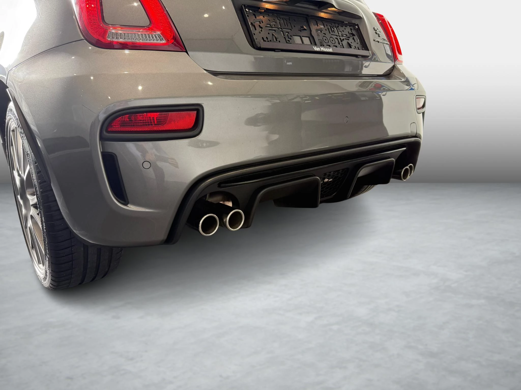 Abarth 500C 1.4 T-Jet 595 132kW Competizione