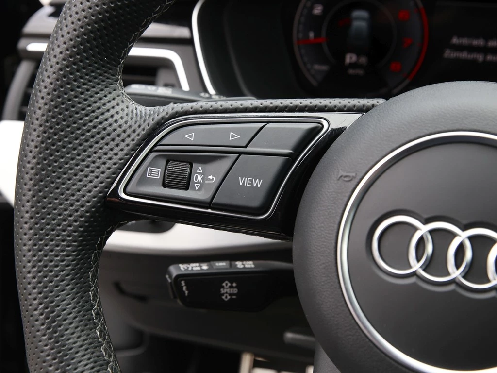 Audi A4 Avant 40 TFSI S line competition + Matrix