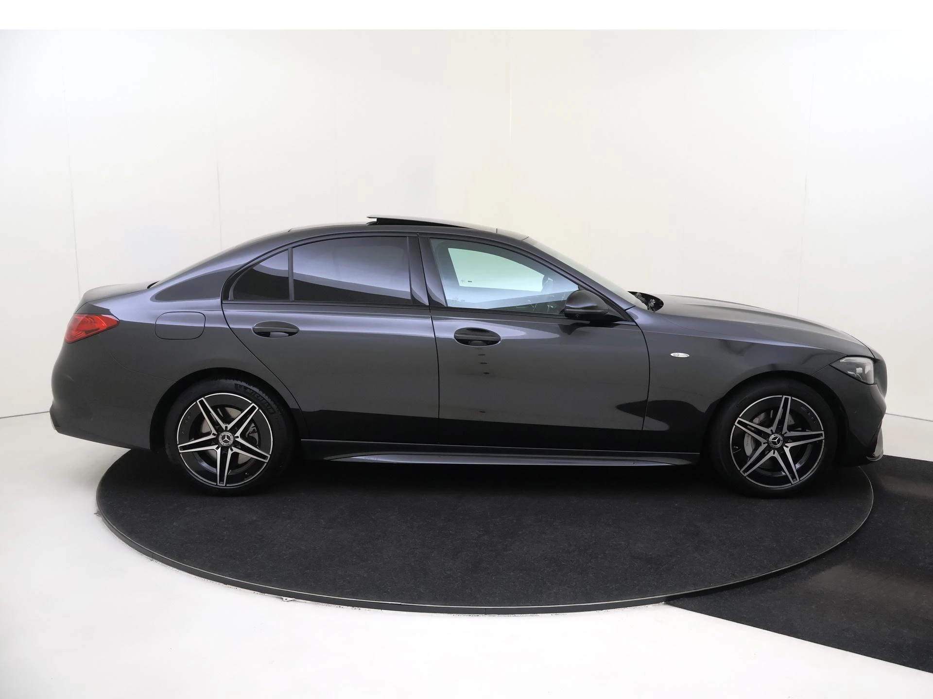 Mercedes-Benz-C-Klasse-image-8