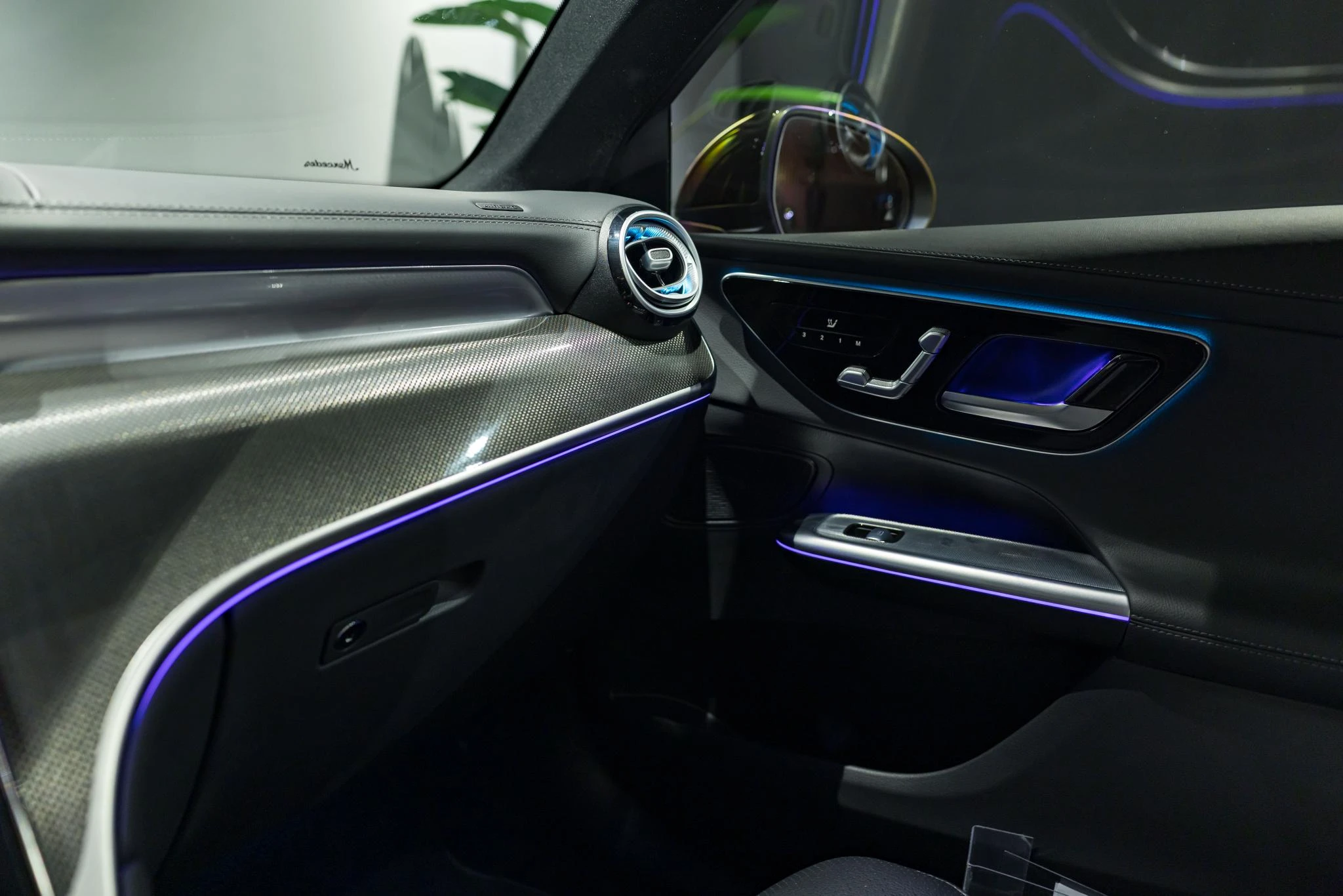 Mercedes-Benz-GLC-image-30