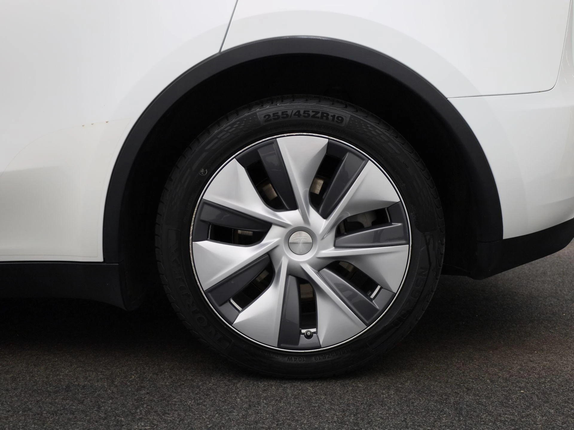 Tesla Model Y Long Range Dual Motor AWD