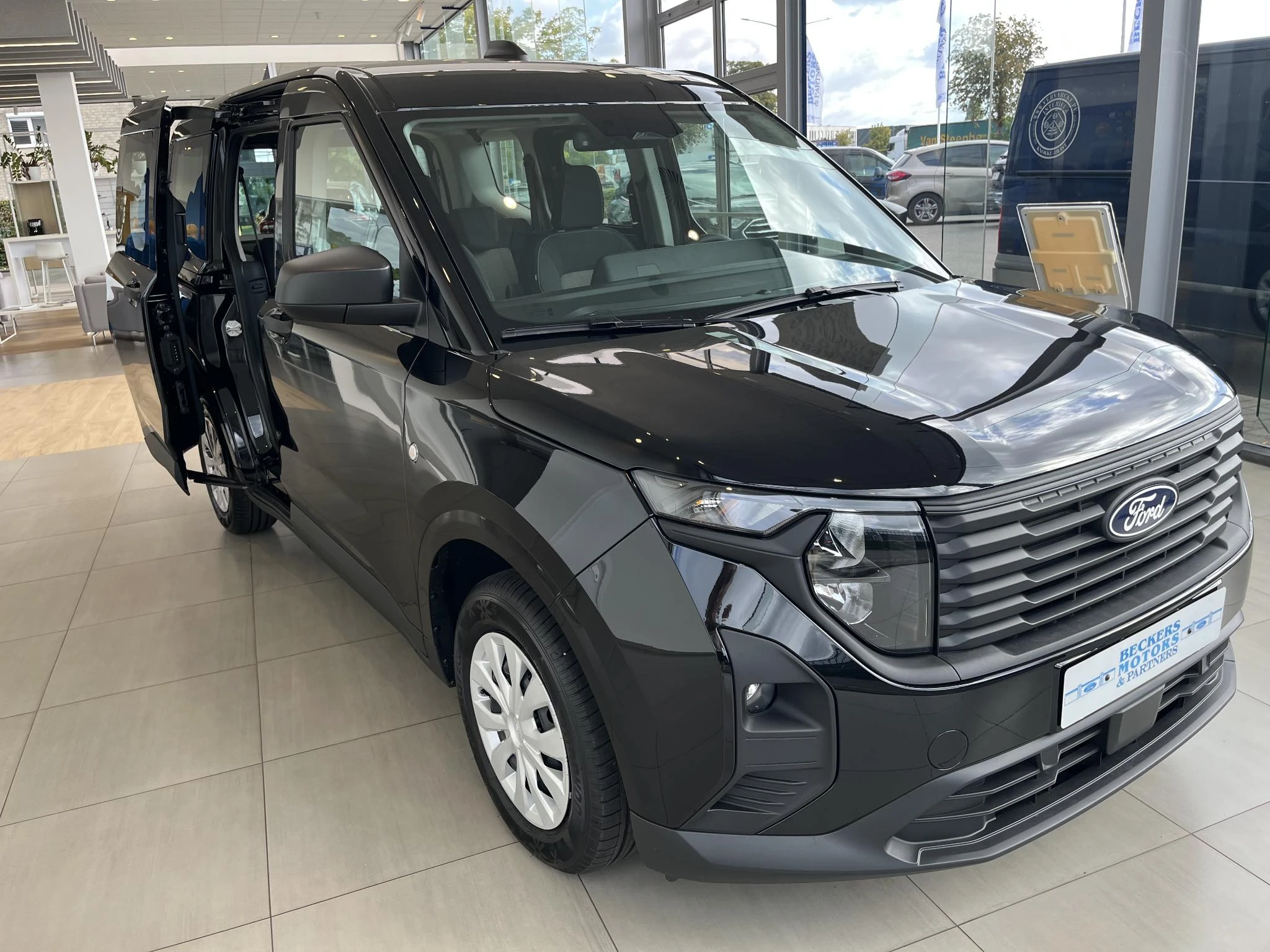 Ford-Tourneo Courier-image-3