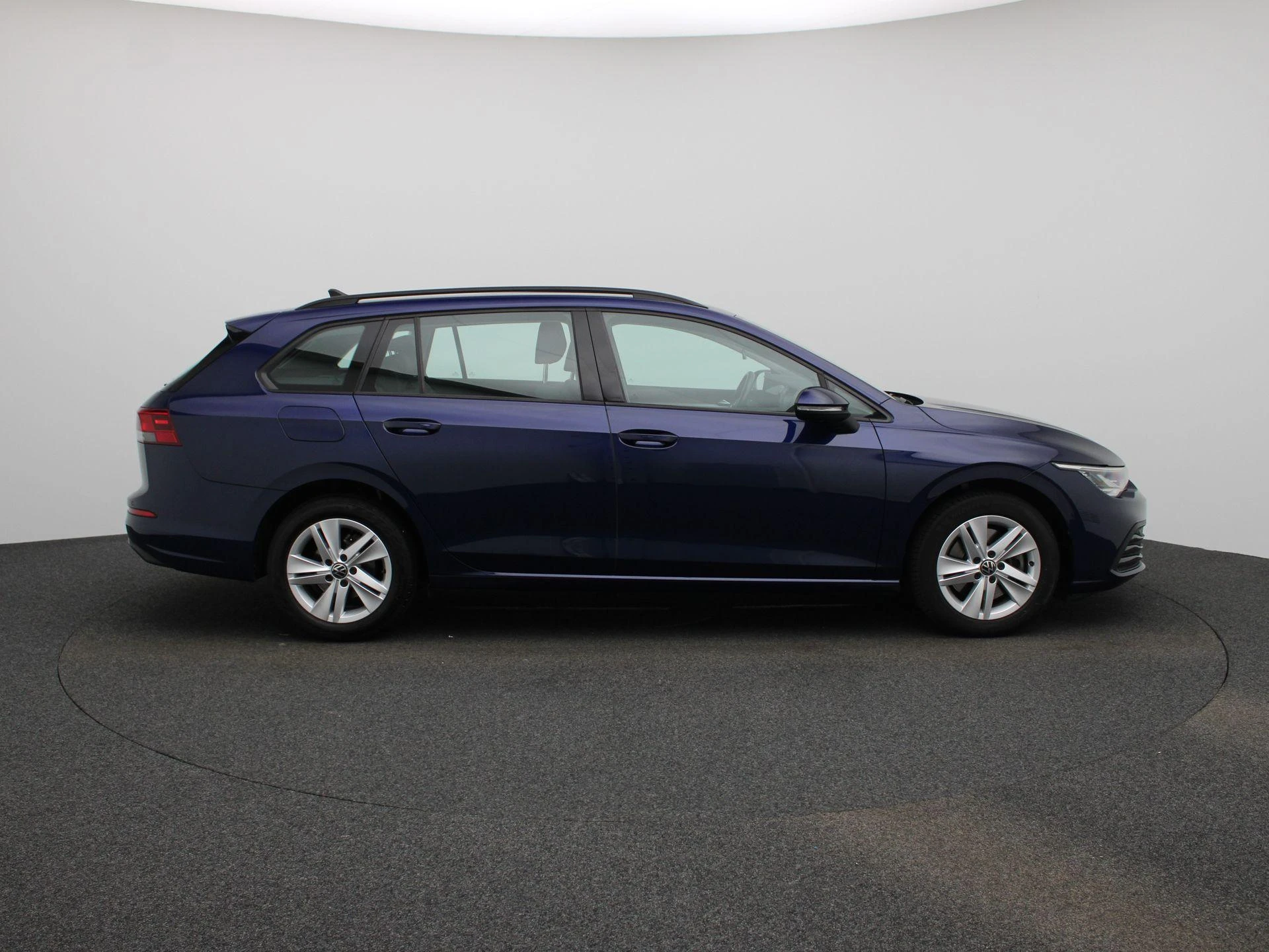 Volkswagen-Golf-image-6