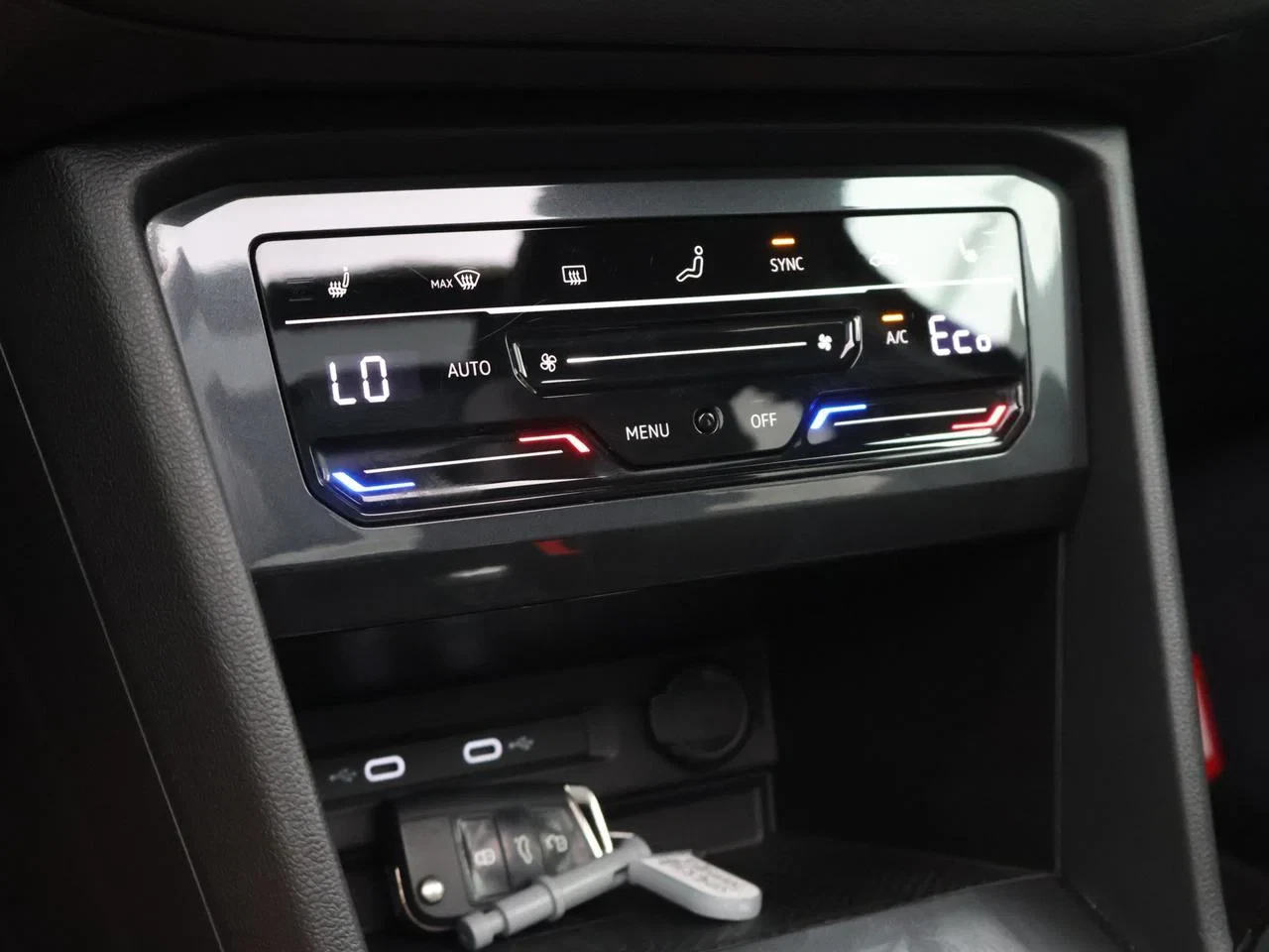 Volkswagen Tiguan eHybrid (PHEV) Tiguan eHybrid 1.4PHEV R-Line Business Premium 150PK *AUTOMAAT*PANODAK*TREKHAAK*LEDER*CAMERA*ACC*PDC*...*