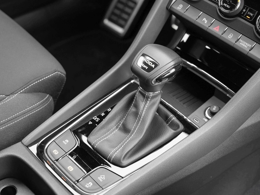 Škoda Karoq 2.0 TDI DSG Sportline 4x4 AHK/Standhz.