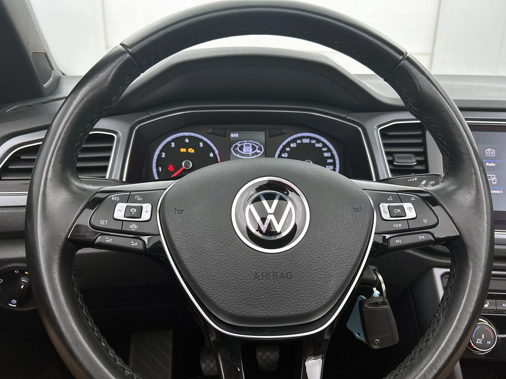Volkswagen-T-Roc-image-35