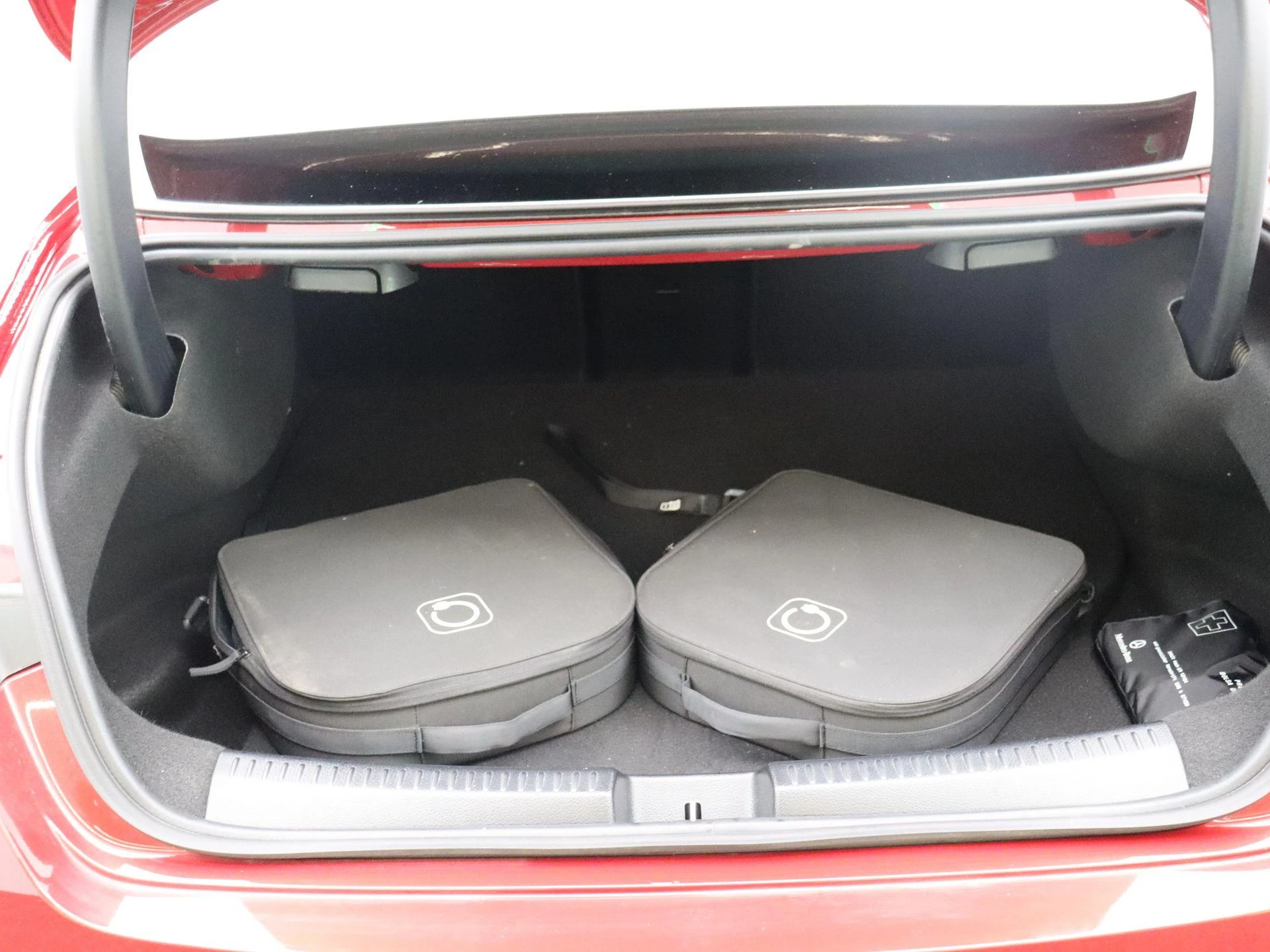 Mercedes-Benz CLA 250 e AMG Line + LEDER + CARPLAY + PANO DAK + HEAD UP + MULTIBEAM