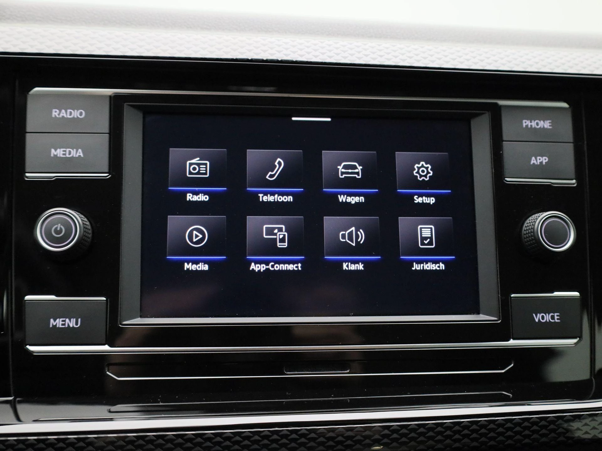 Volkswagen-Polo-image-22