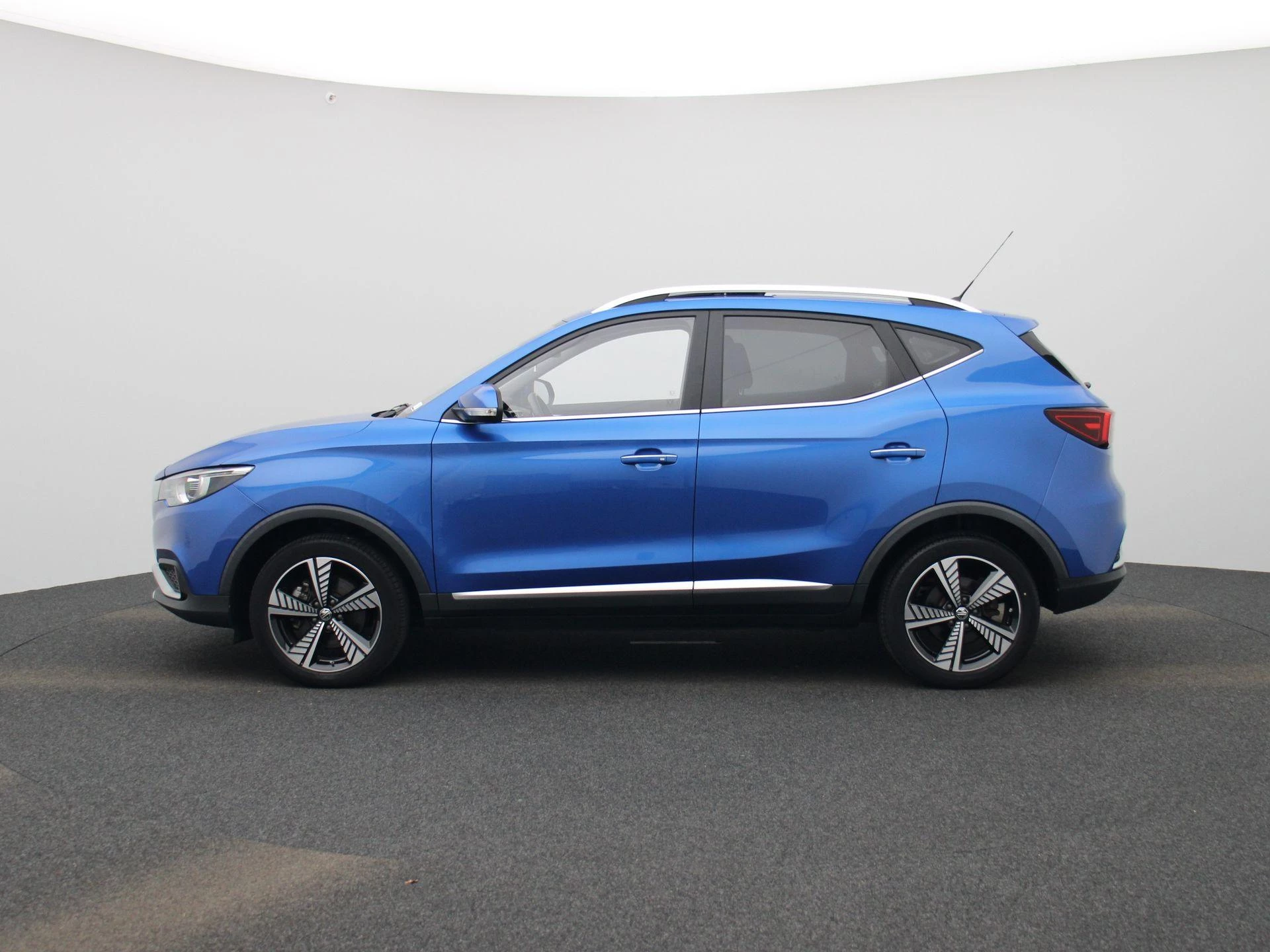 MG-ZS EV-image-3