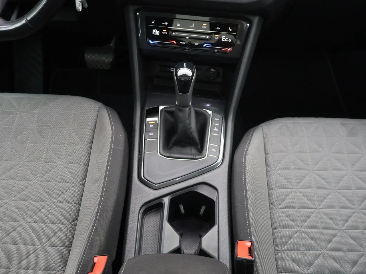 Volkswagen-Tiguan-image-16