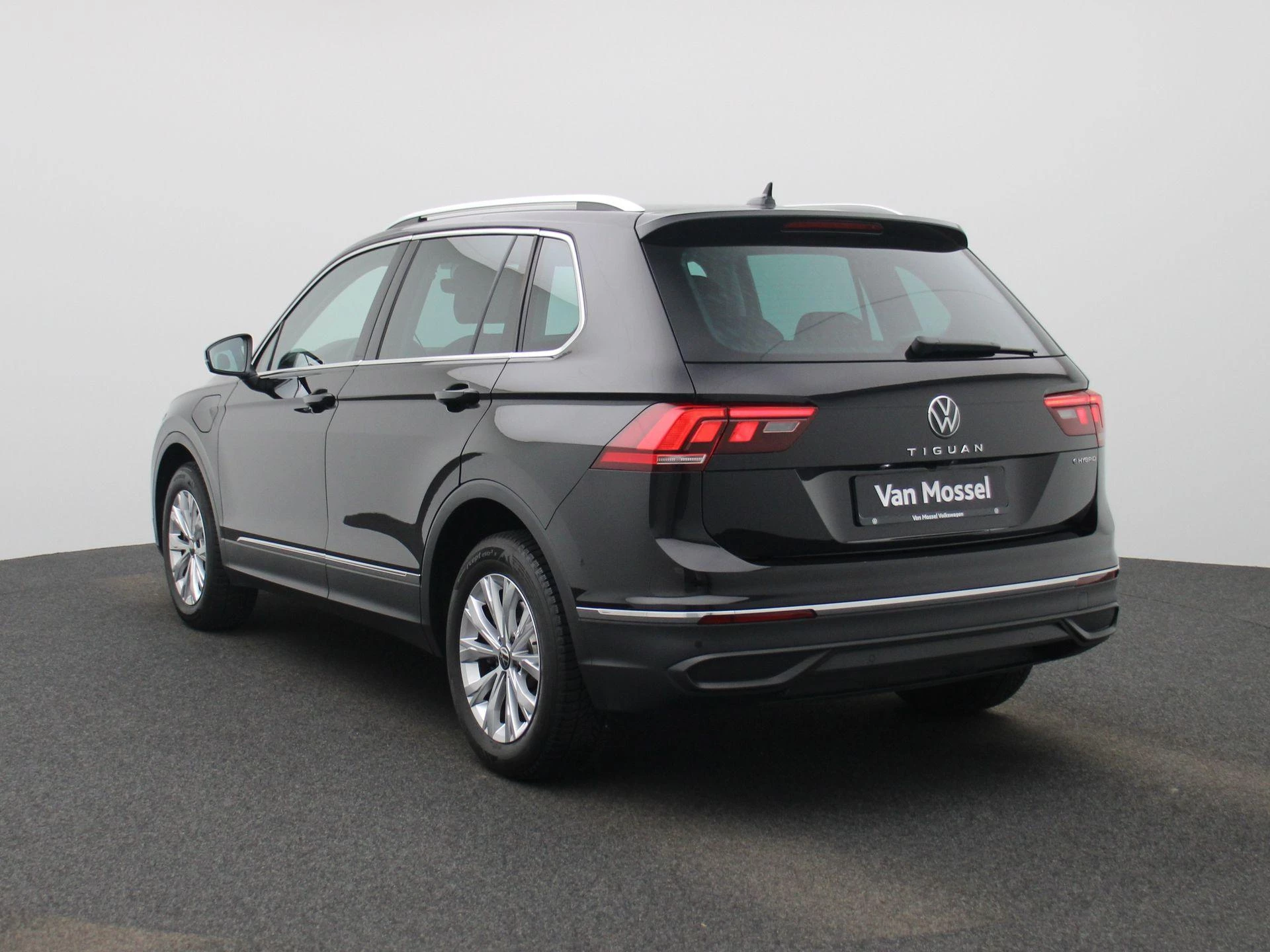 Volkswagen-Tiguan-image-1