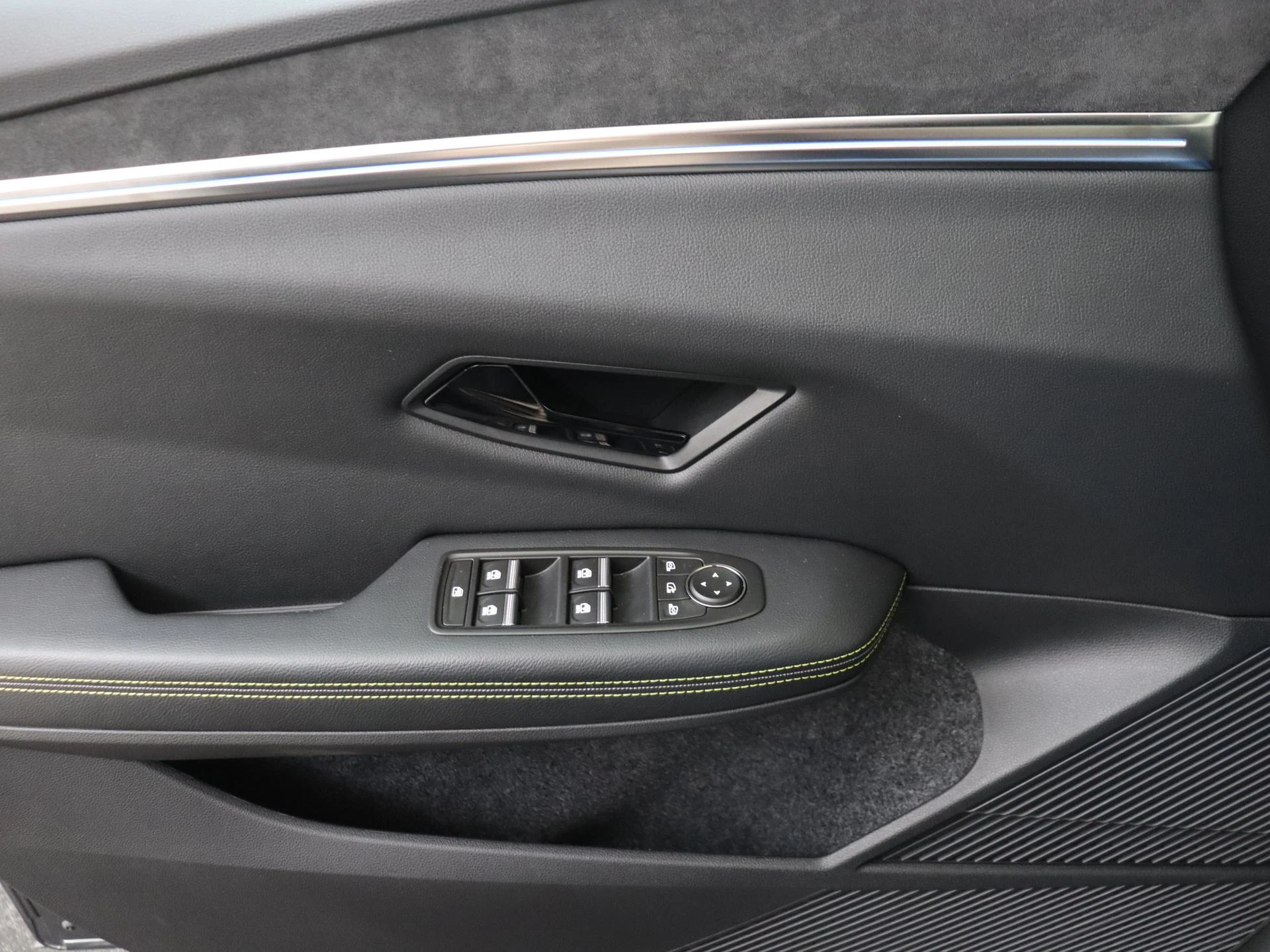 Renault-Megane E-Tech-image-25