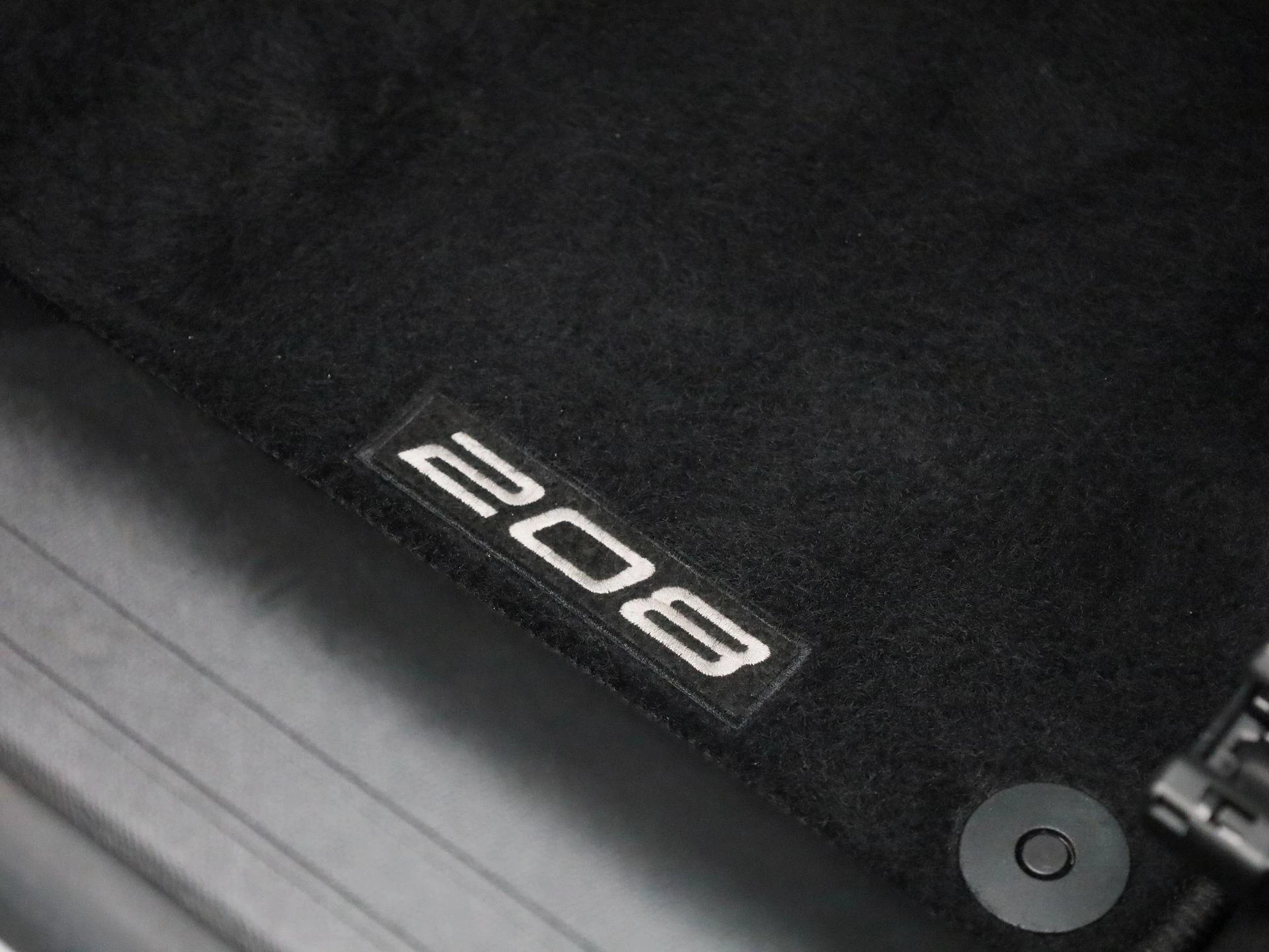 Peugeot-208-image-25