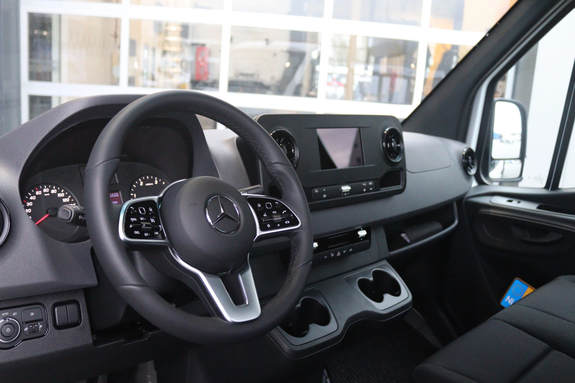 Mercedes-Benz-Sprinter-image-3