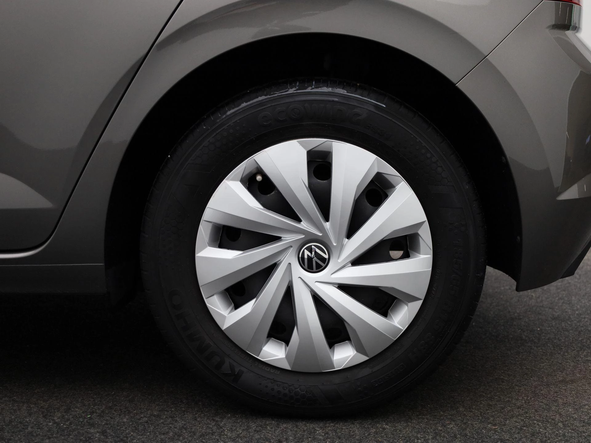 Volkswagen-Polo-image-12