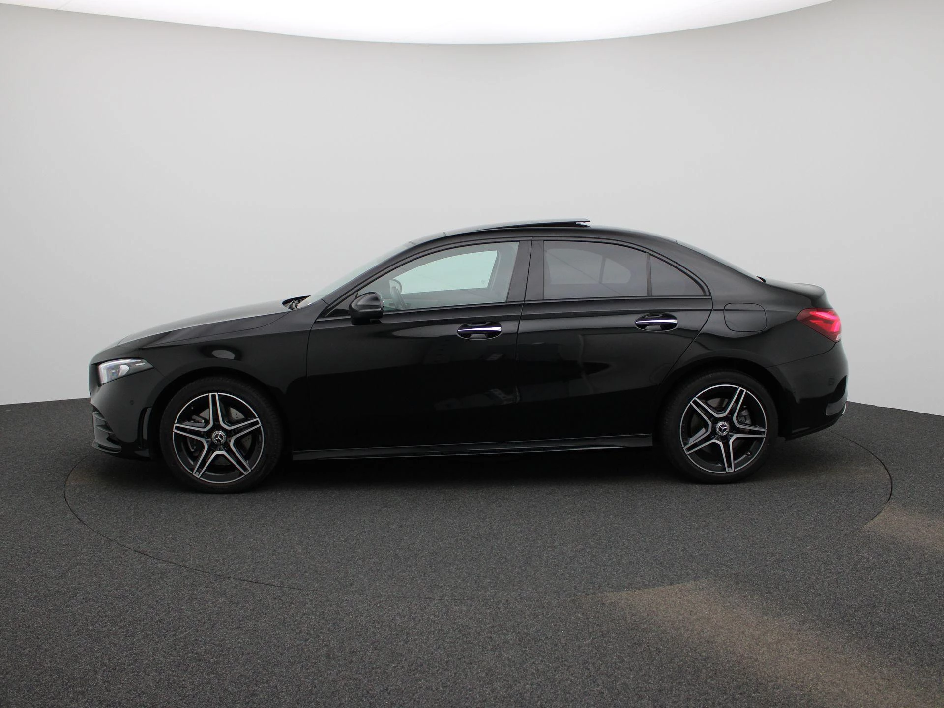 Mercedes-Benz-A-Klasse-image-3