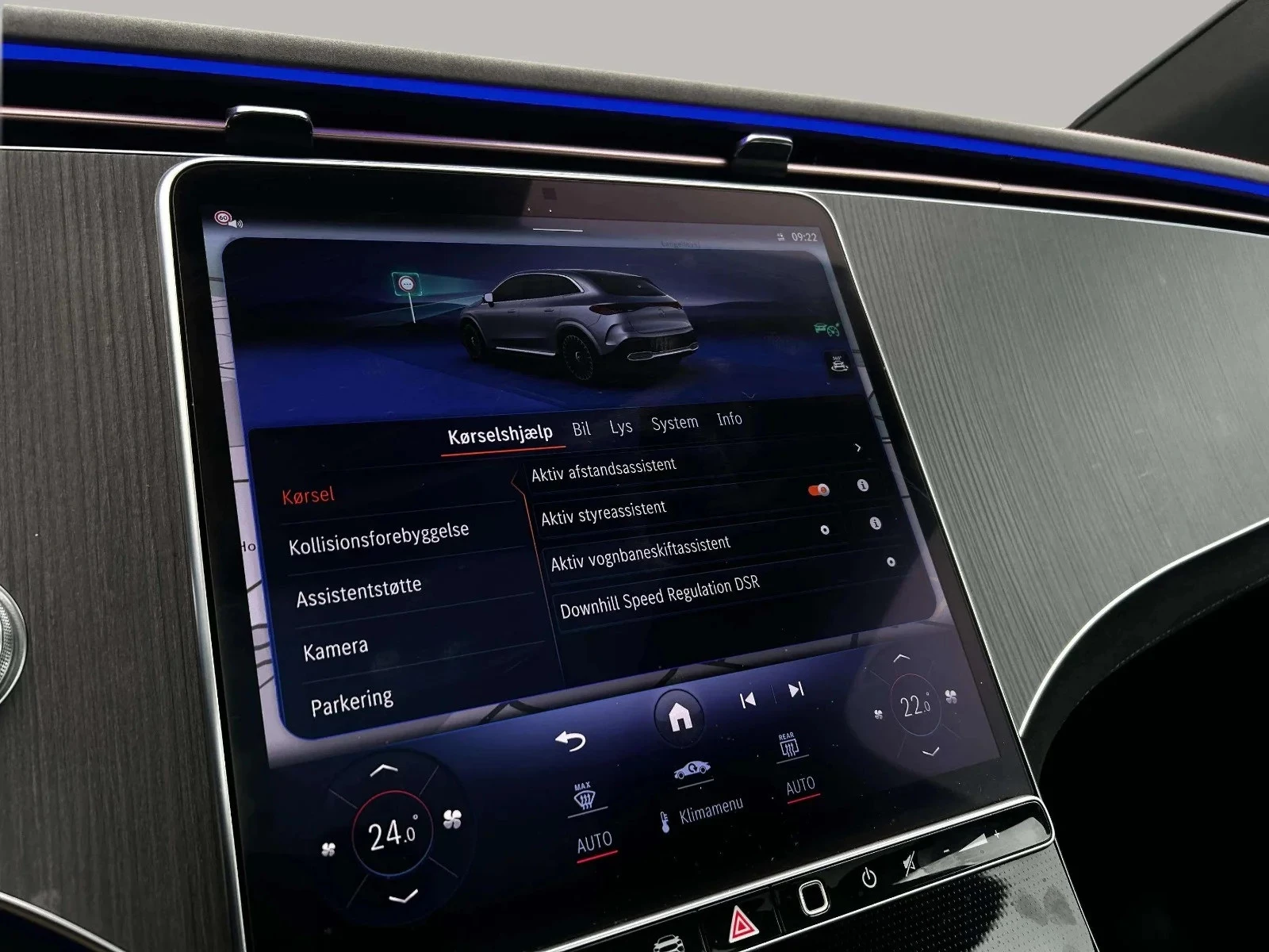 Mercedes-Benz-EQE-image-17