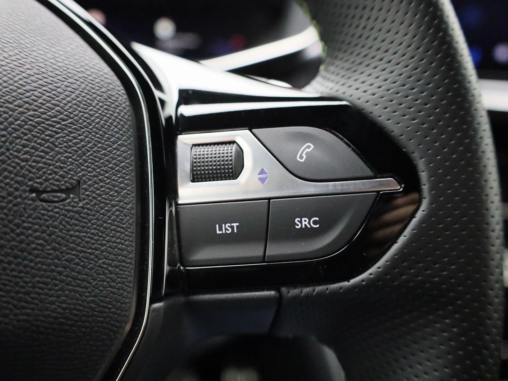 Peugeot 208 1.2 HYBRID 100 e-DSC6 GT