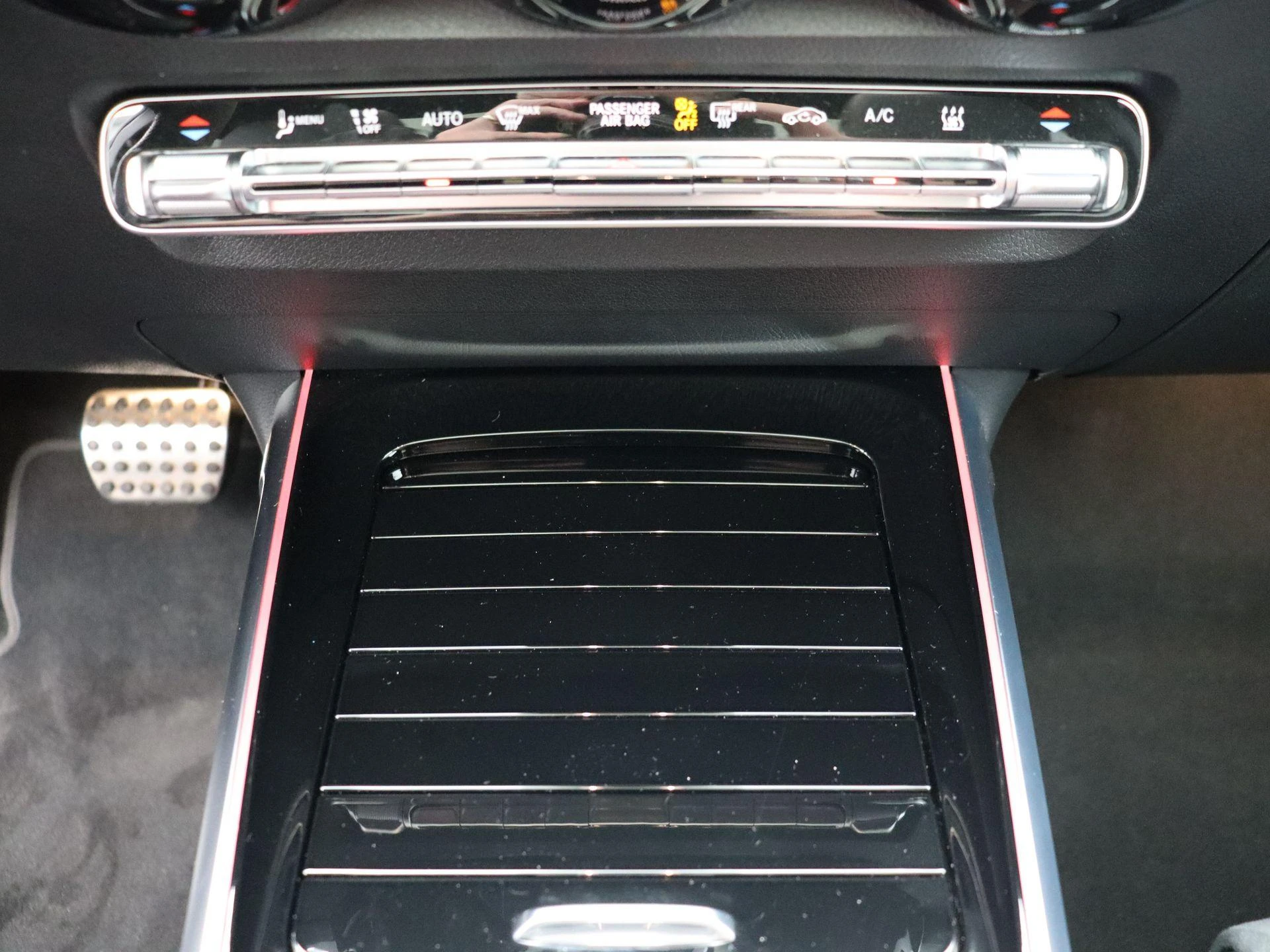Mercedes-Benz-EQB-image-18