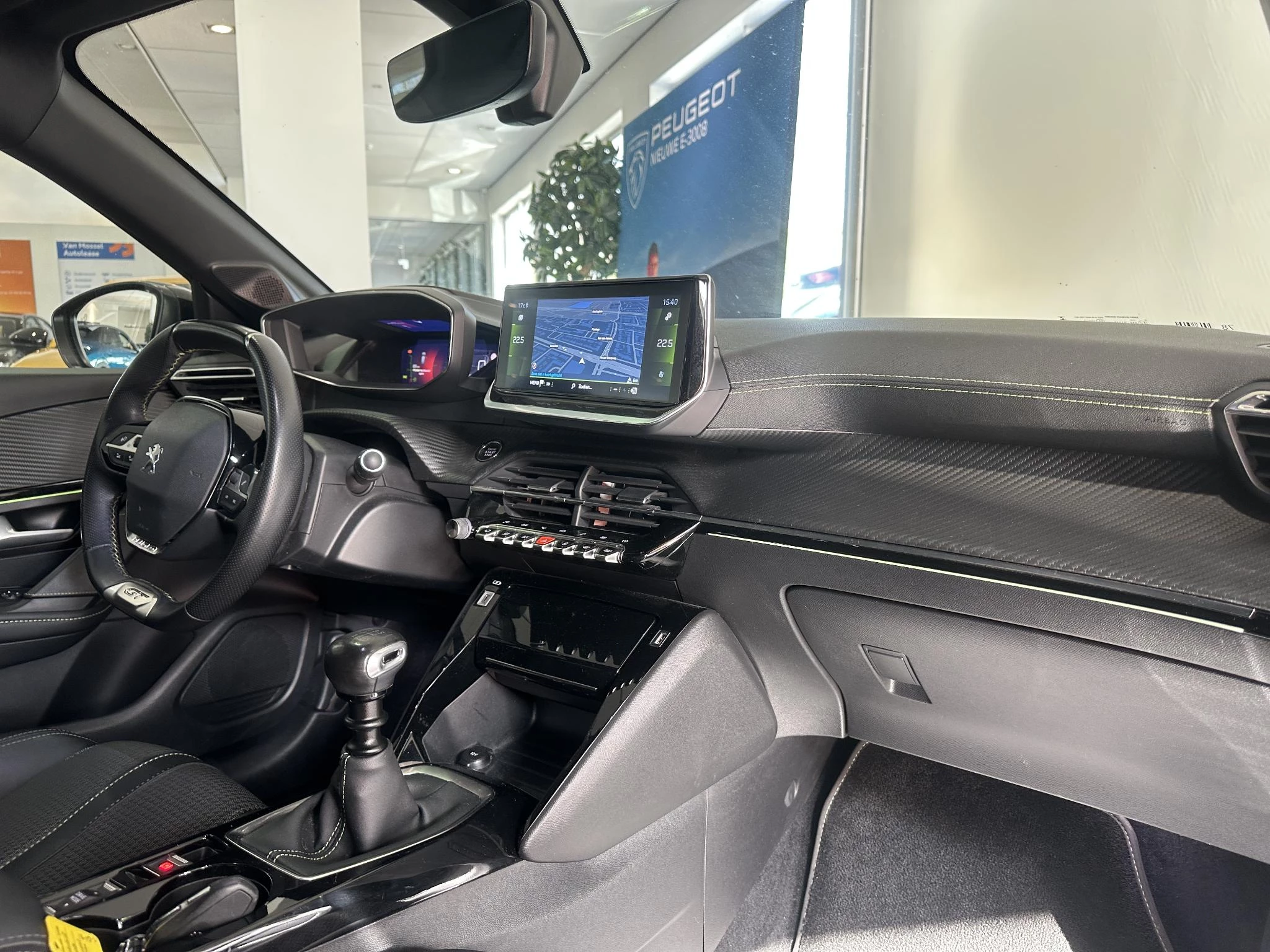 Peugeot-208-image-13