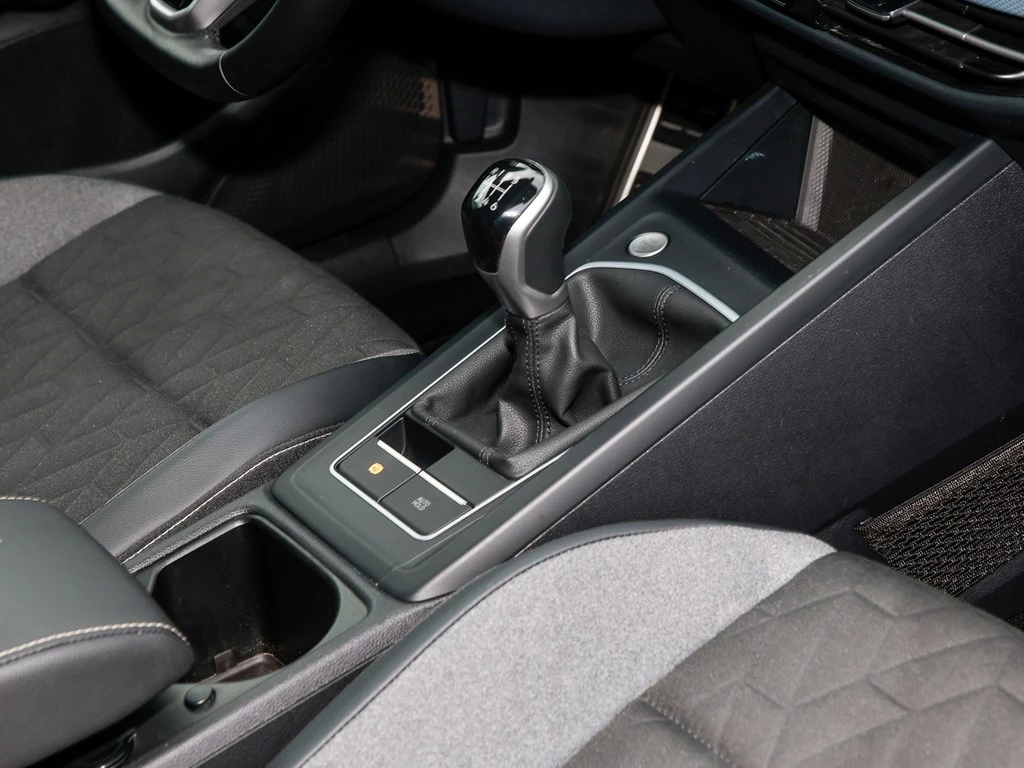 Volkswagen-Golf-image-8