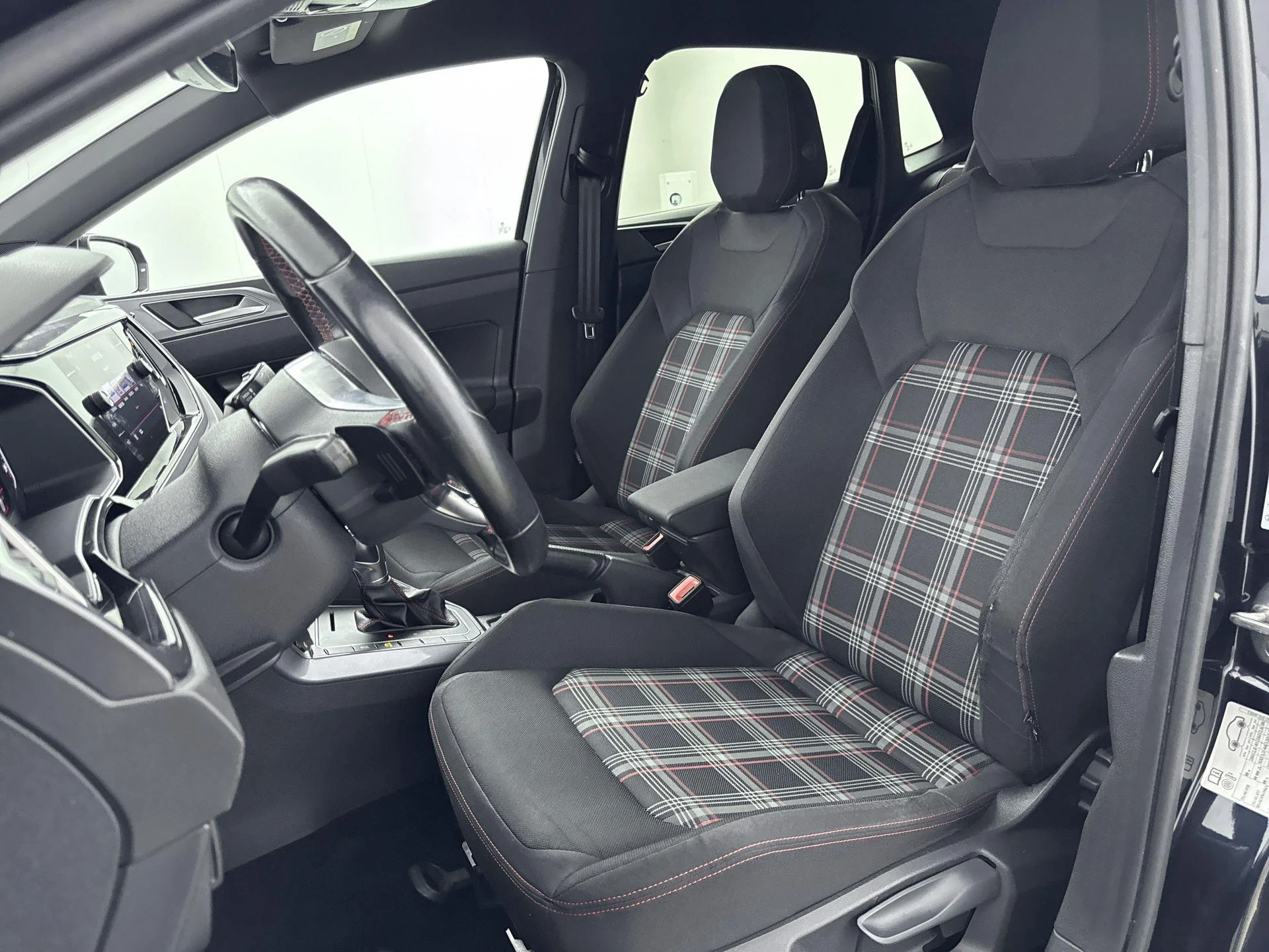 Volkswagen-Polo-image-23