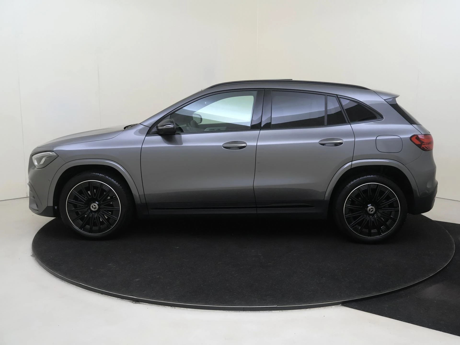 Mercedes-Benz-GLA-image-7