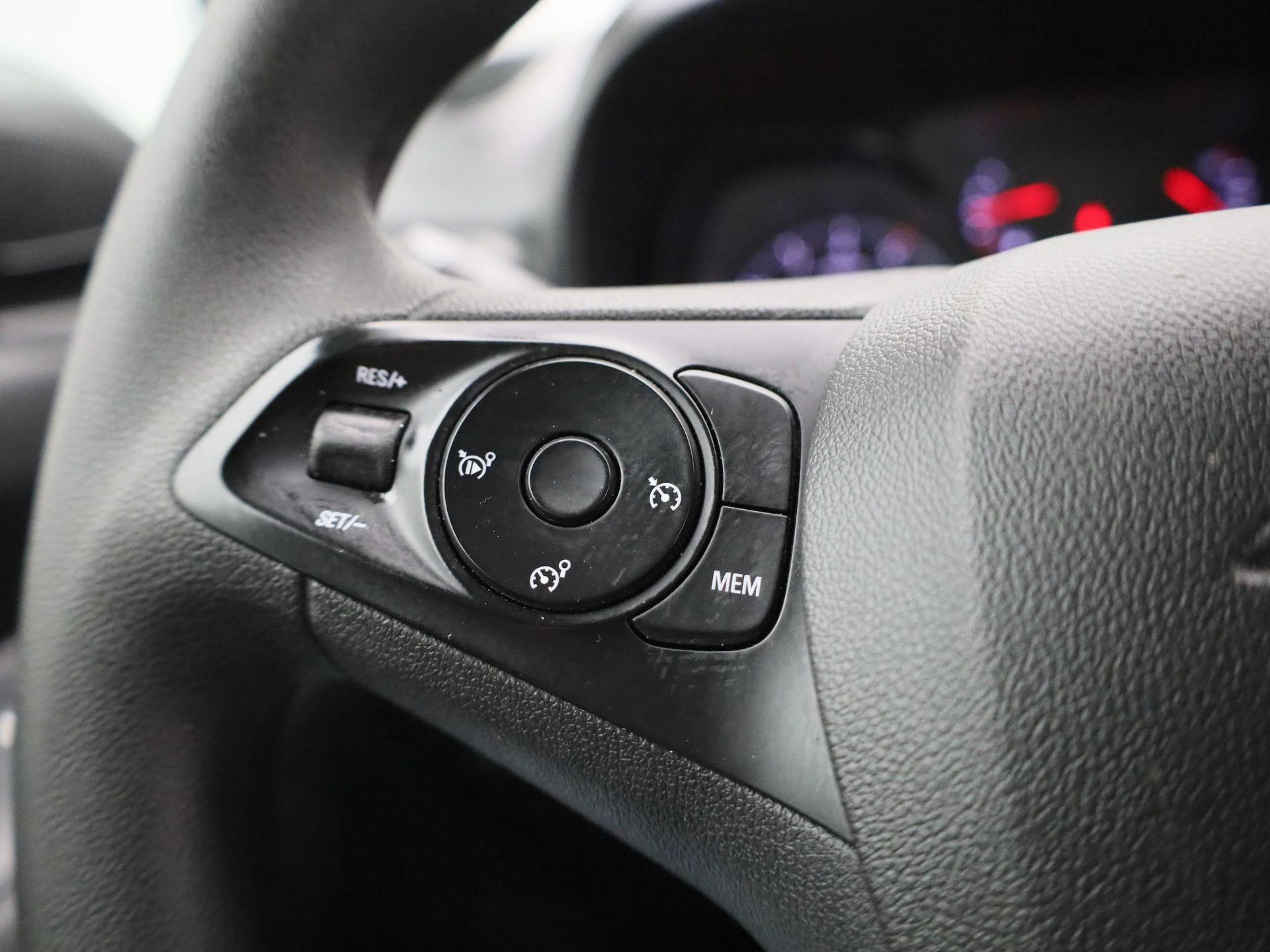 Opel-Combo Life-image-16