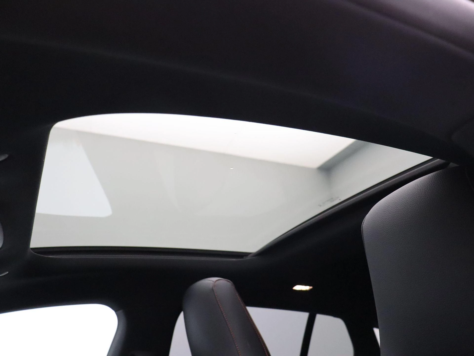 Mercedes-Benz CLA 180 AMG Line Shooting Brake + PANO DAK + MULTIBEAM LED + CARPLAY +