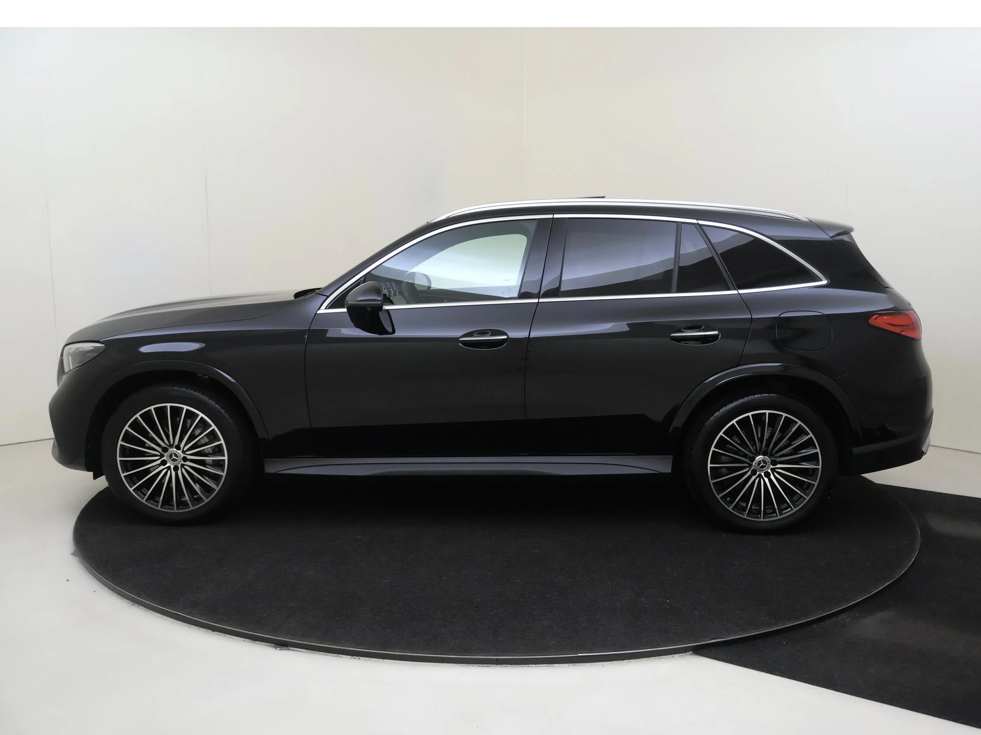 Mercedes-Benz-GLC-image-7