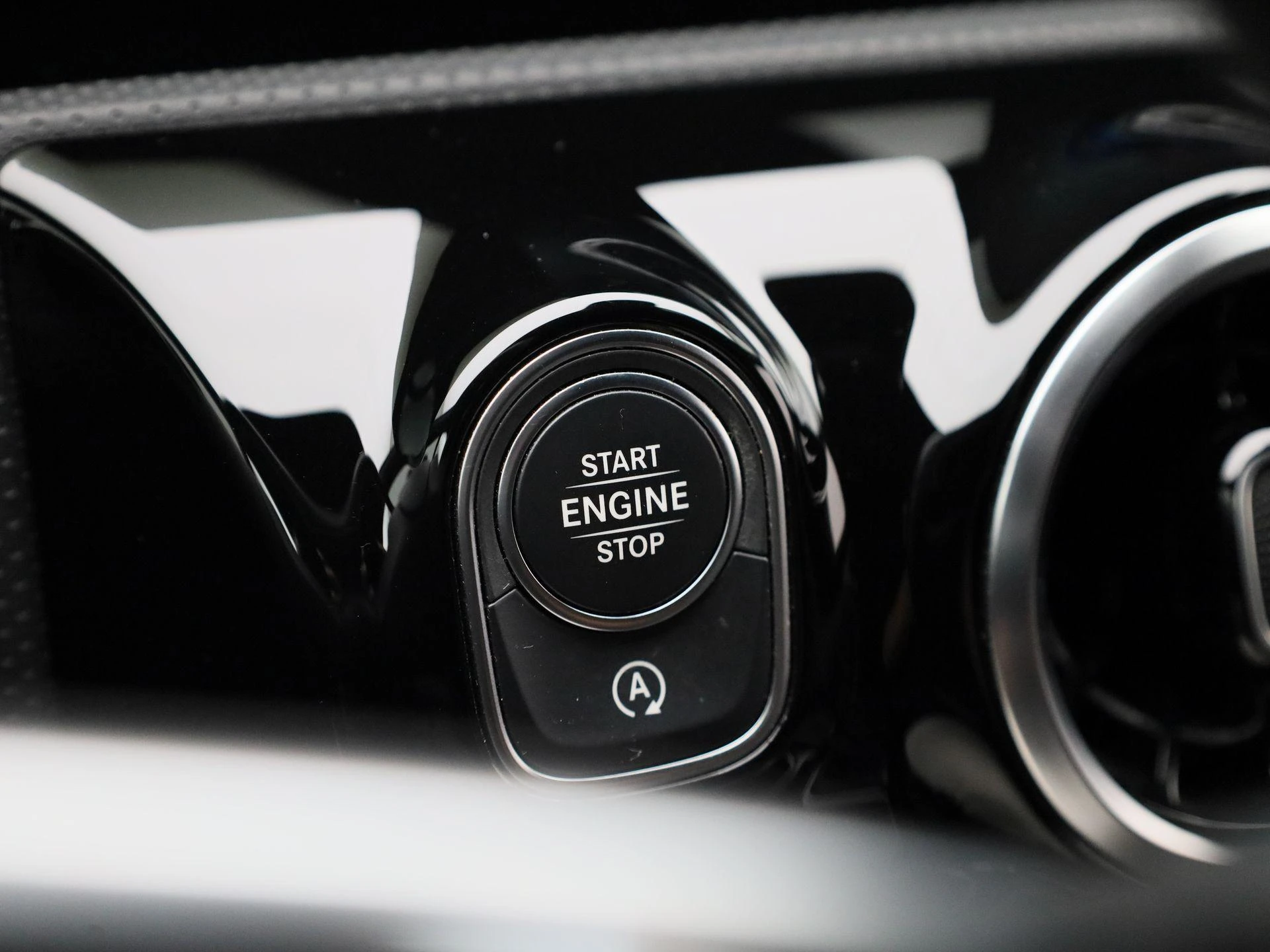 Mercedes-Benz-CLA-image-24