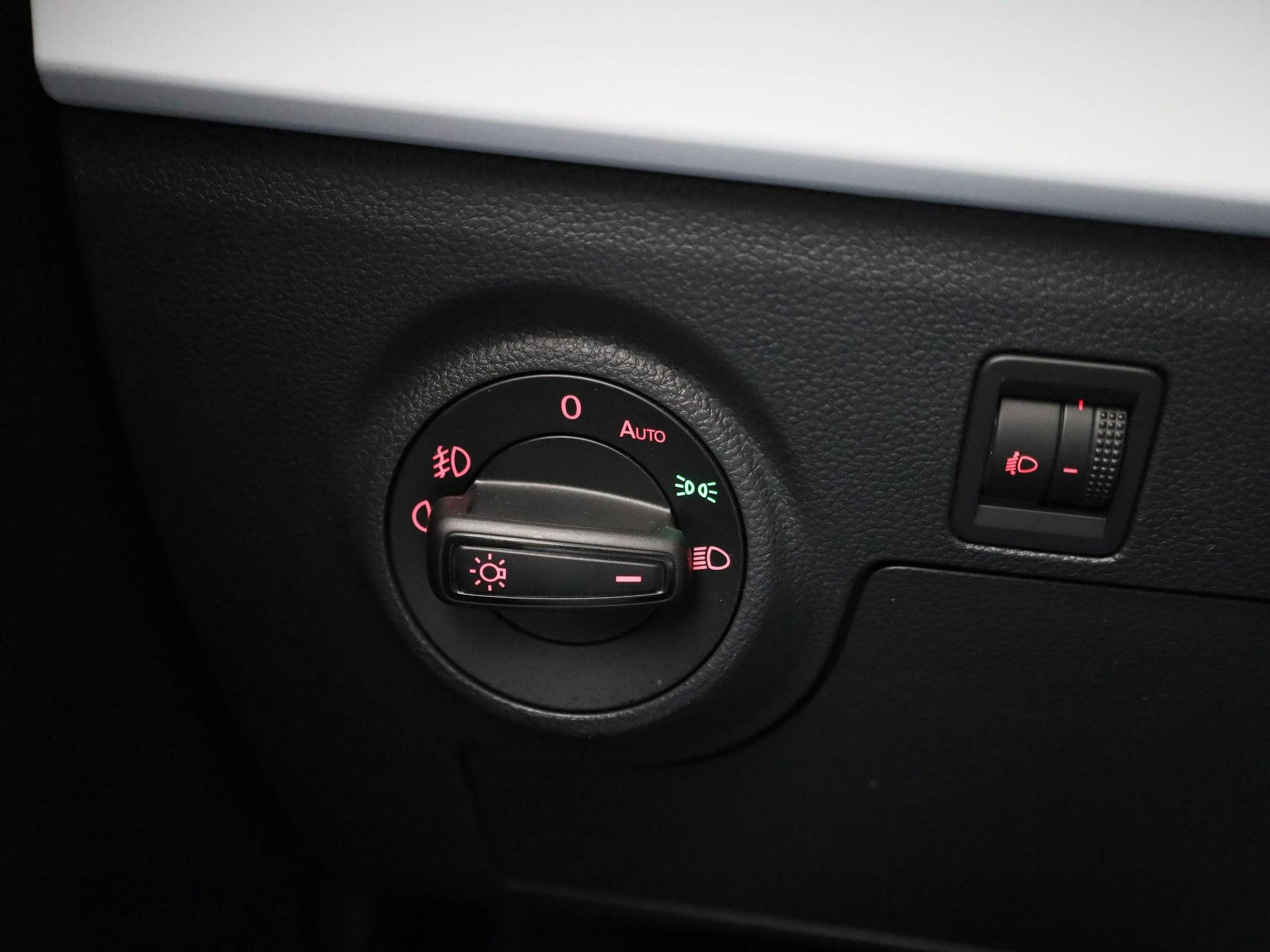SEAT-Arona-image-18