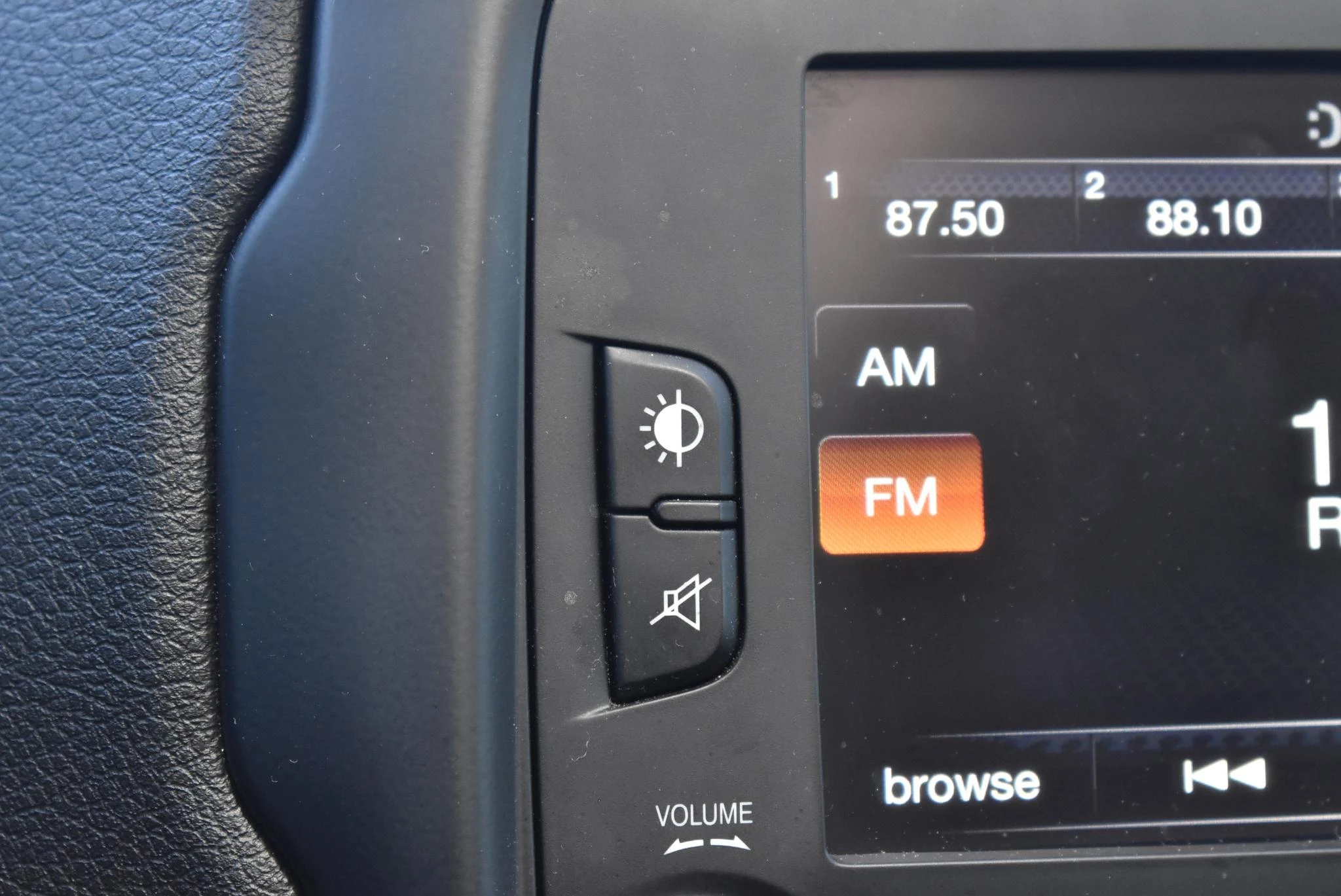 Jeep-Renegade-image-25