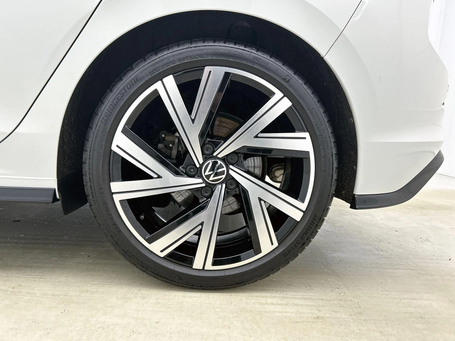Volkswagen-Golf-image-29