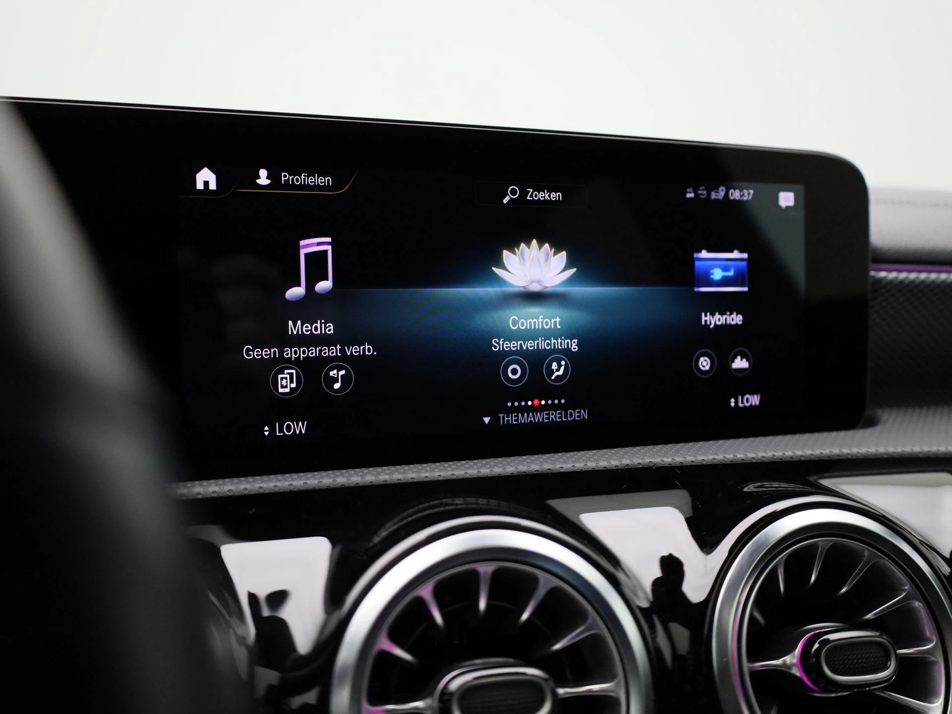 Mercedes-Benz-CLA-image-21