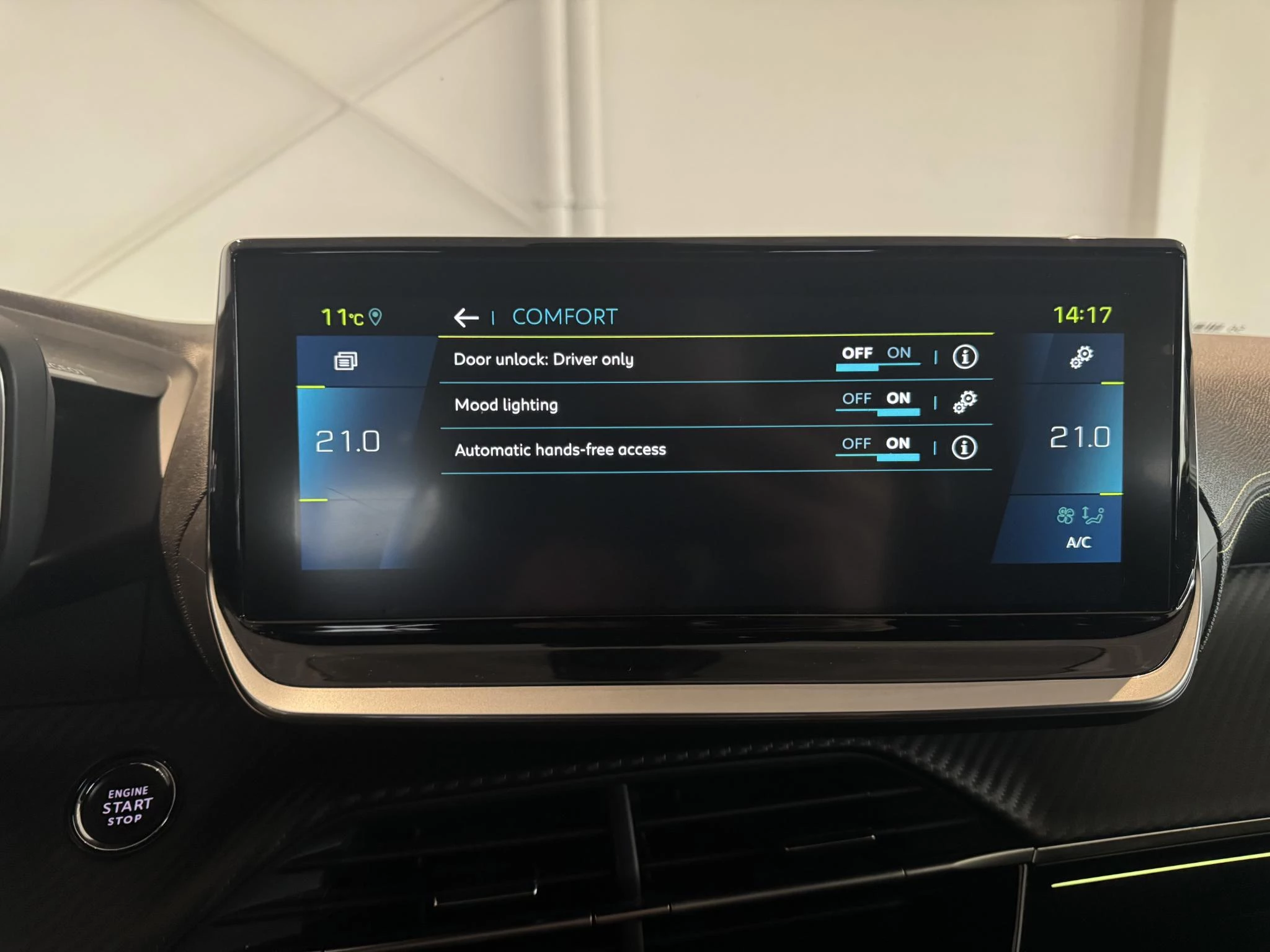 Peugeot-e-208-image-32